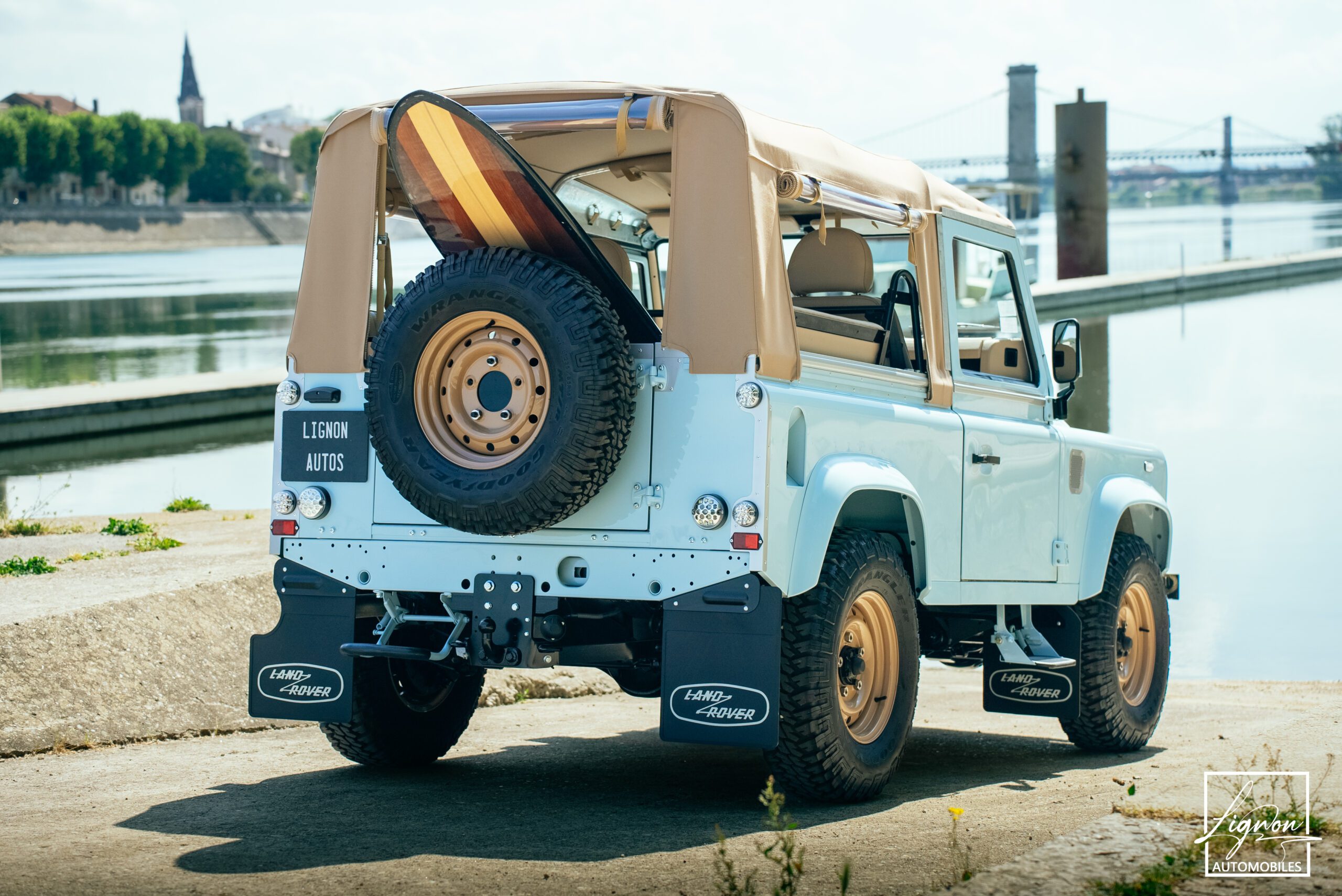 Photo Land Rover Defender 90 TD4 2.4L Soft Top "Plage"