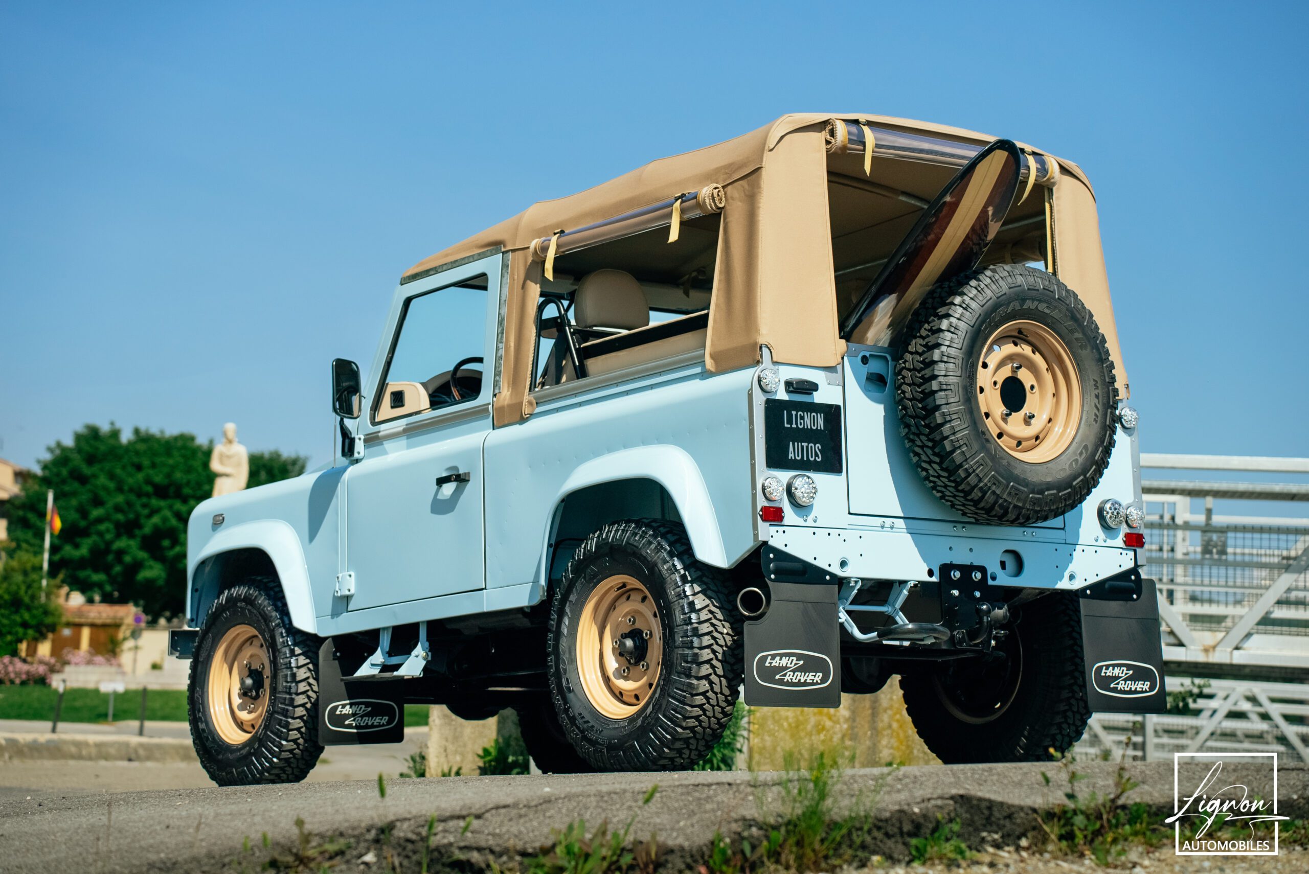 Photo Land Rover Defender 90 TD4 2.4L Soft Top "Plage"