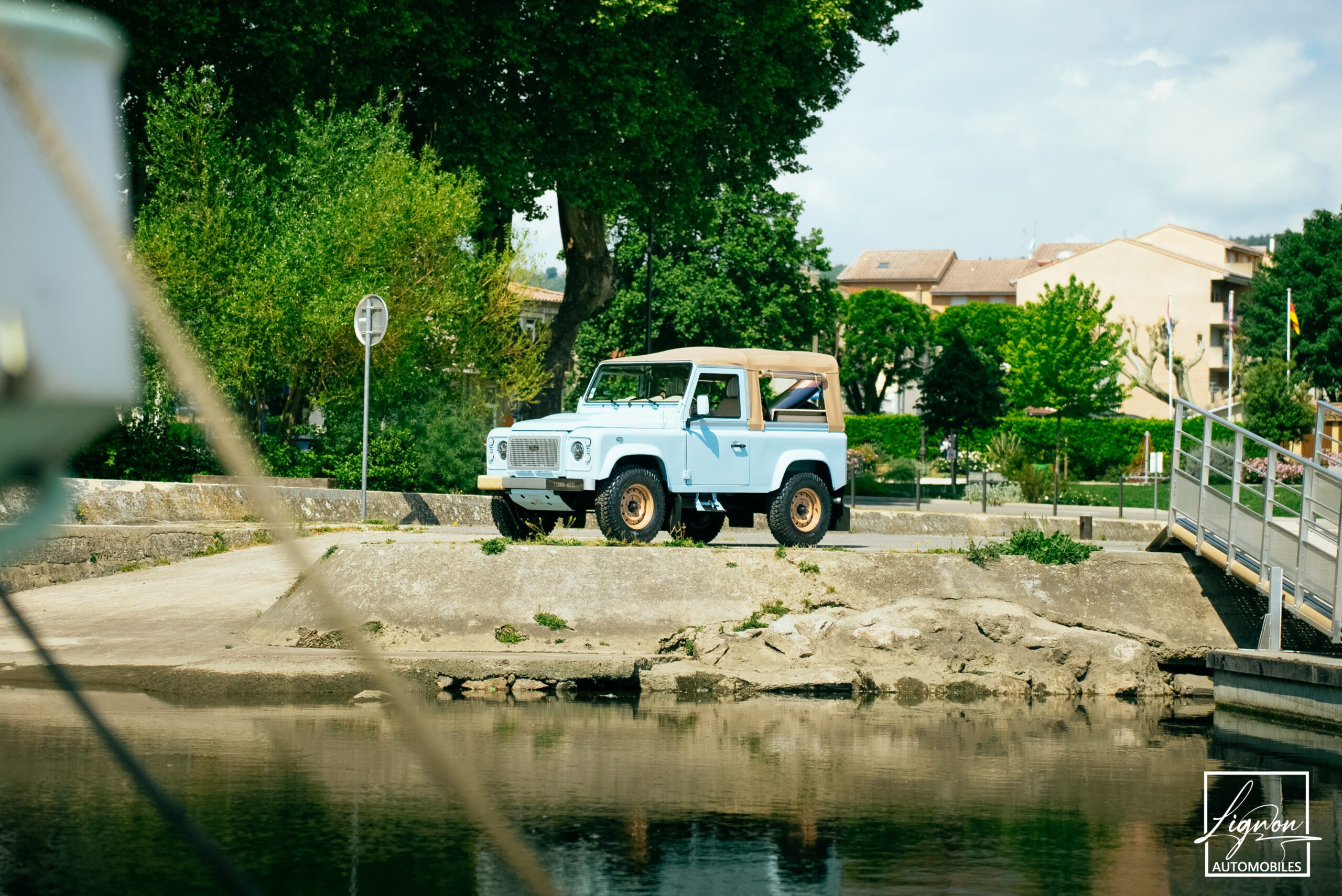 Photo Land Rover Defender 90 TD4 2.4L Soft Top "Plage"