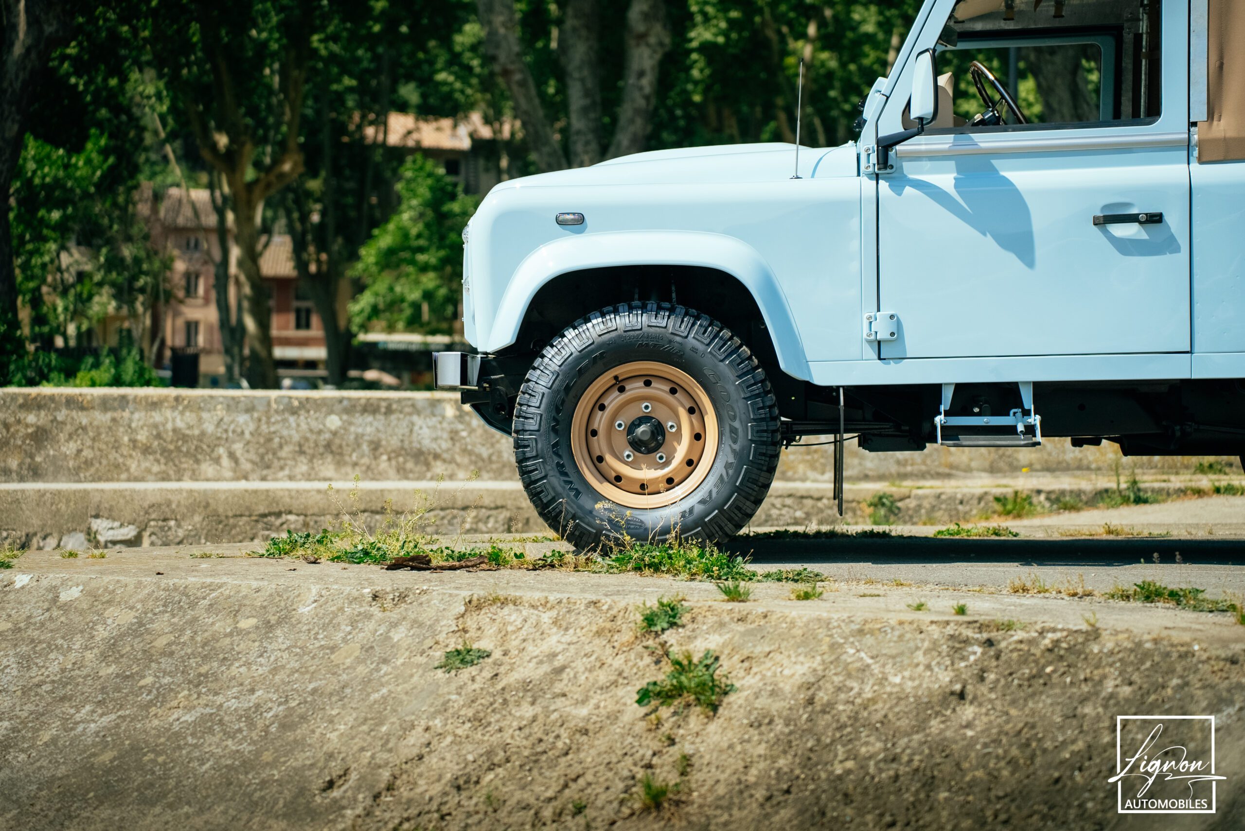 Photo Land Rover Defender 90 TD4 2.4L Soft Top "Plage"