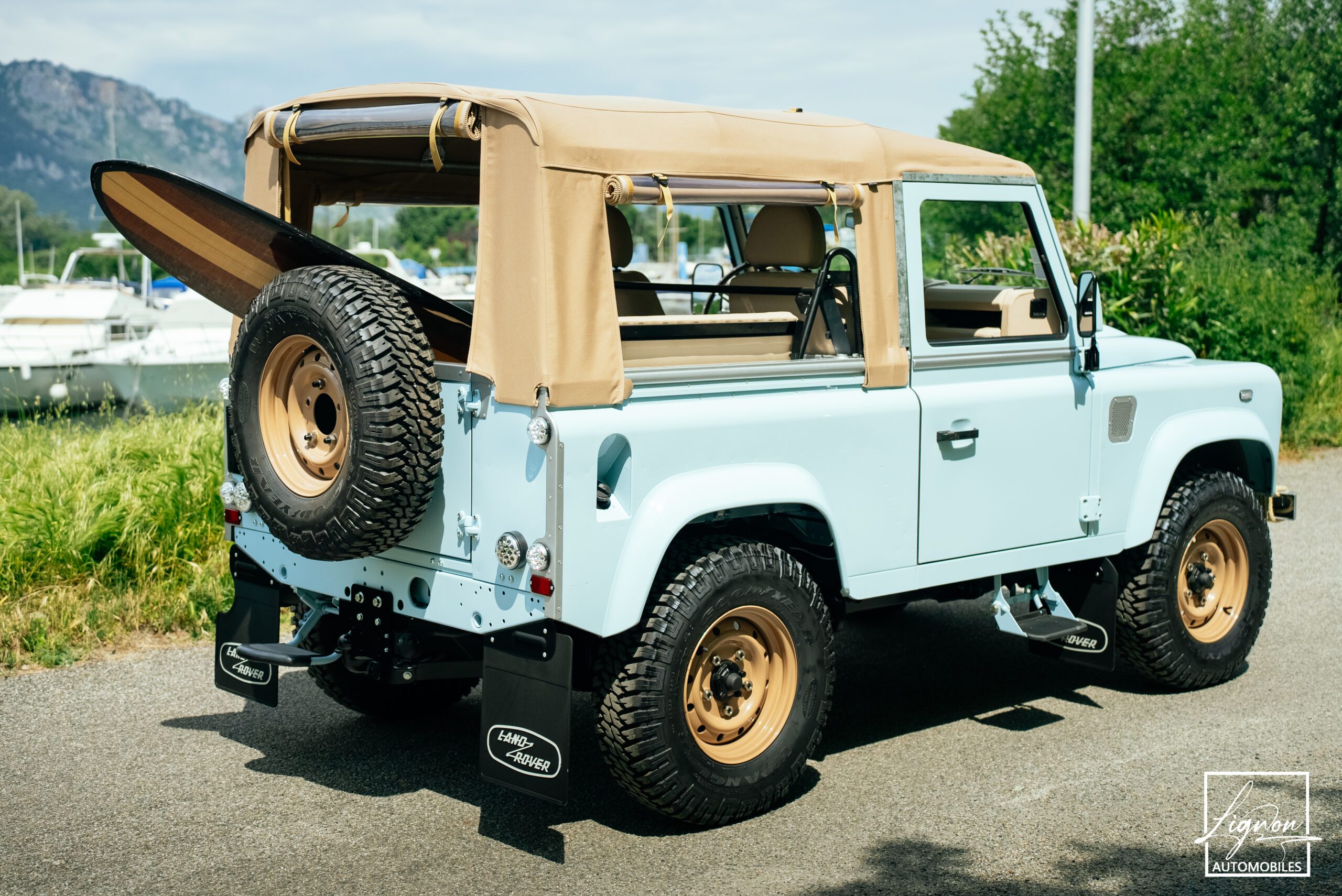 Photo Land Rover Defender 90 TD4 2.4L Soft Top "Plage"