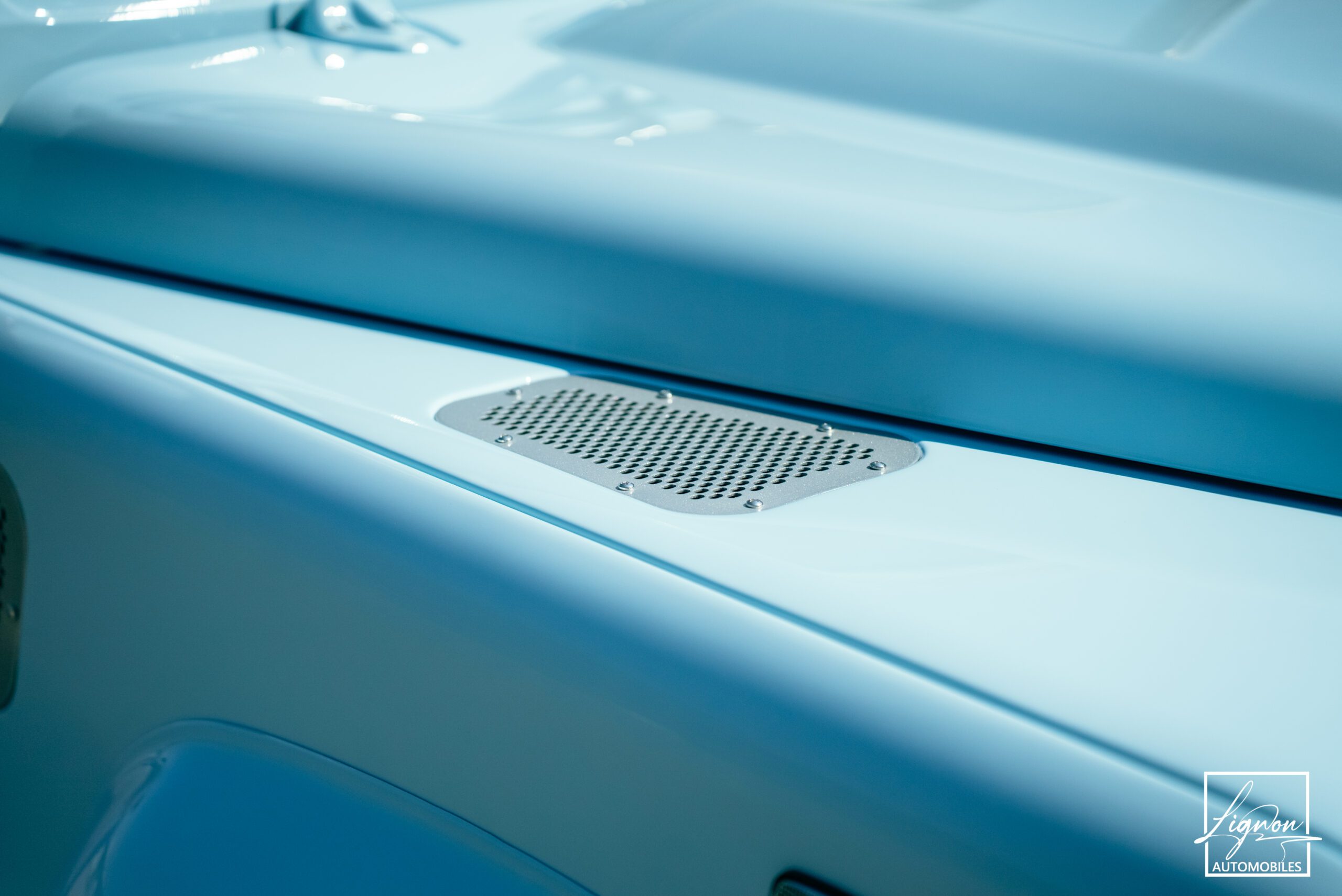 Photo Land Rover Defender 90 TD4 2.4L Soft Top "Plage"