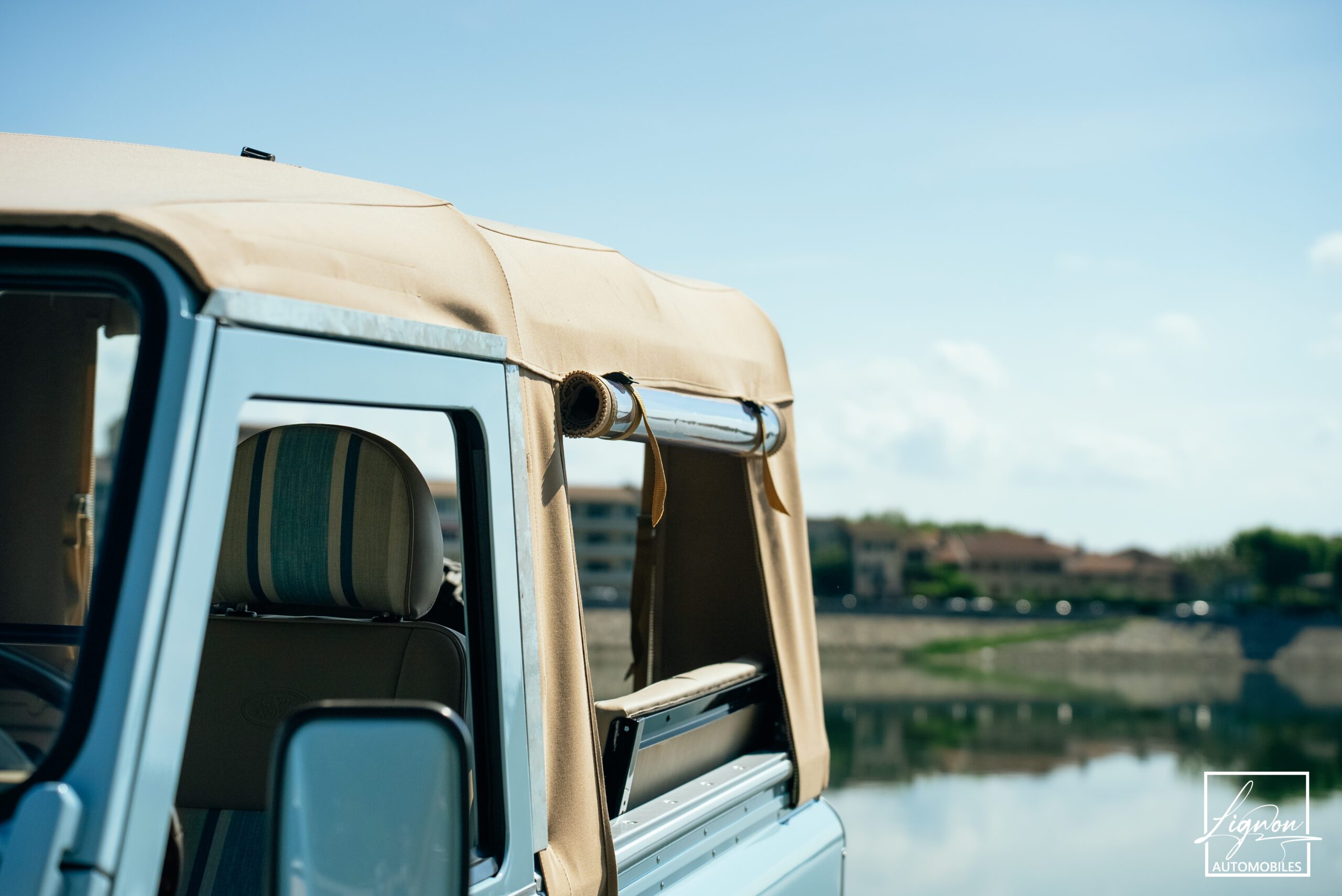 Photo Land Rover Defender 90 TD4 2.4L Soft Top "Plage"