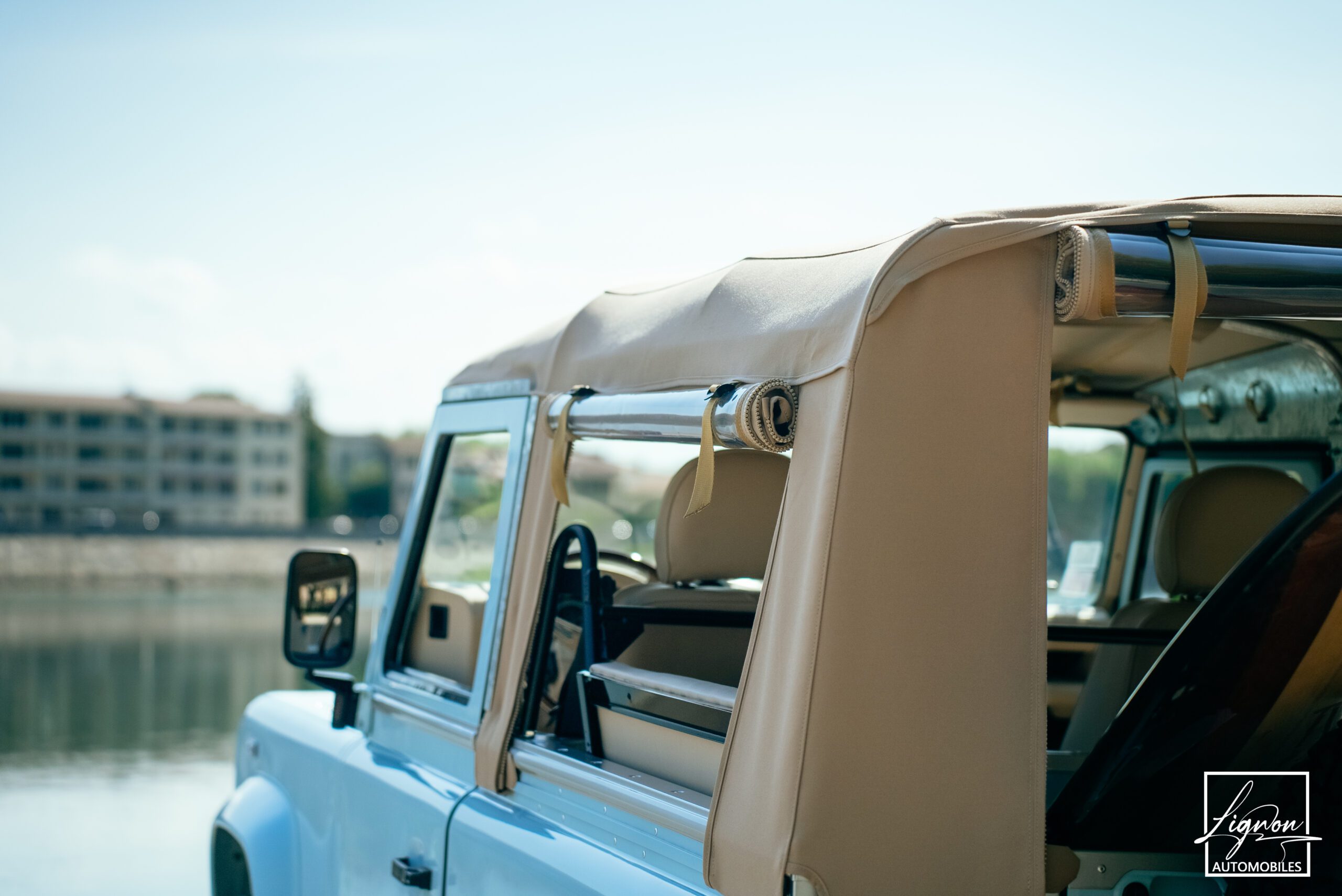 Photo Land Rover Defender 90 TD4 2.4L Soft Top "Plage"