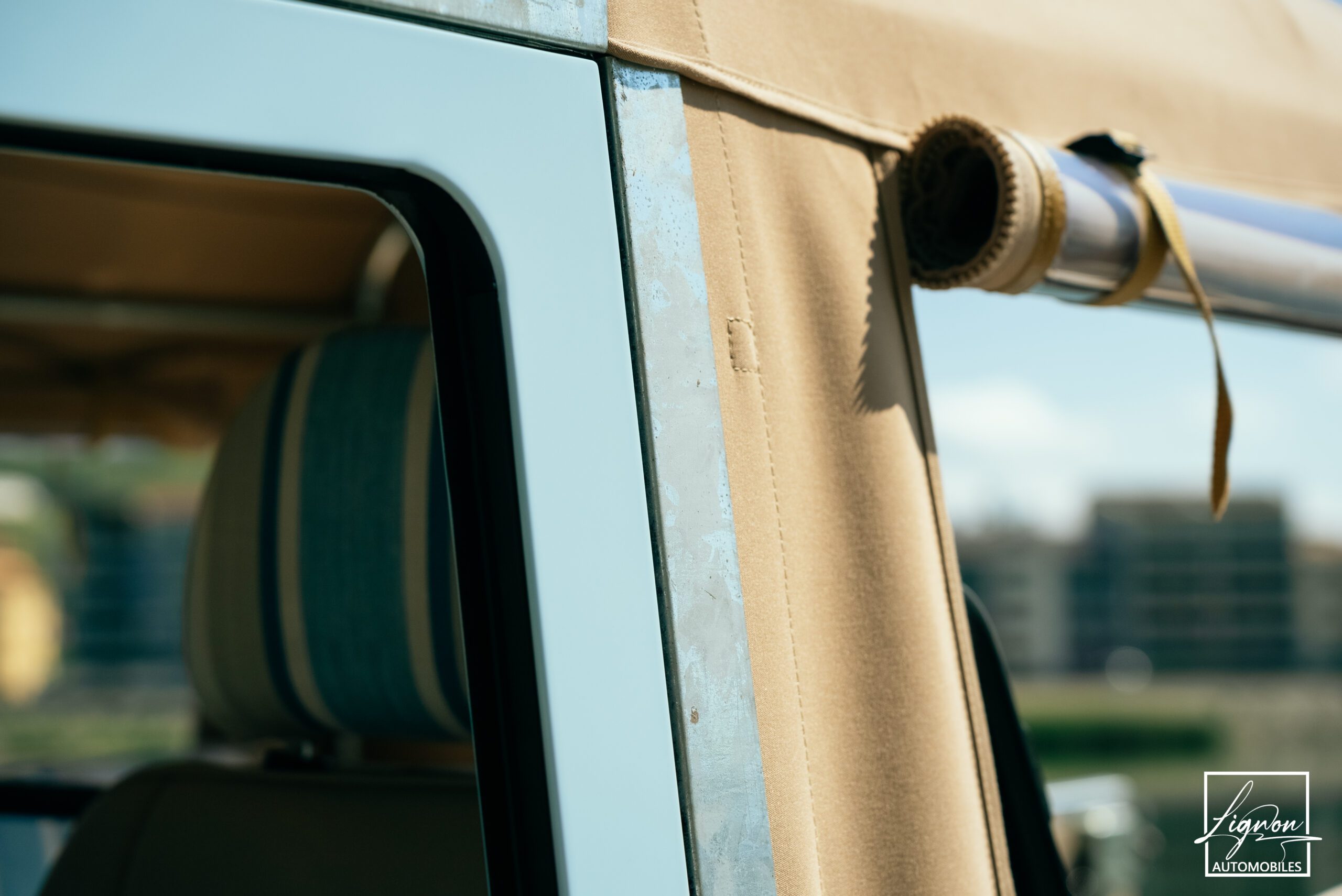 Photo Land Rover Defender 90 TD4 2.4L Soft Top "Plage"