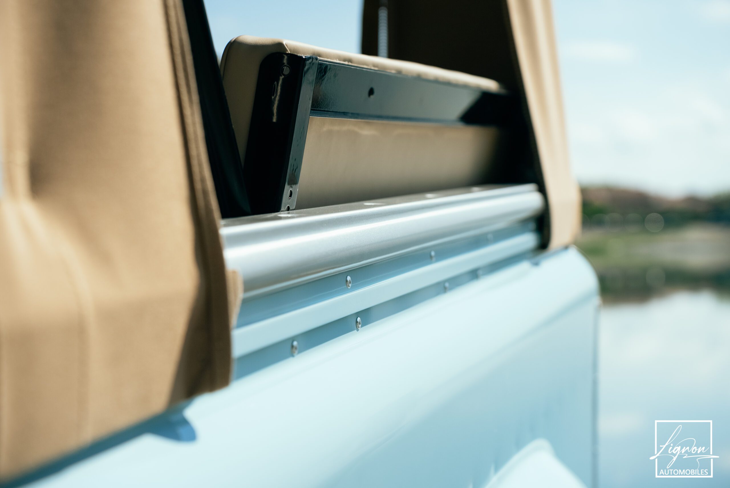 Photo Land Rover Defender 90 TD4 2.4L Soft Top "Plage"