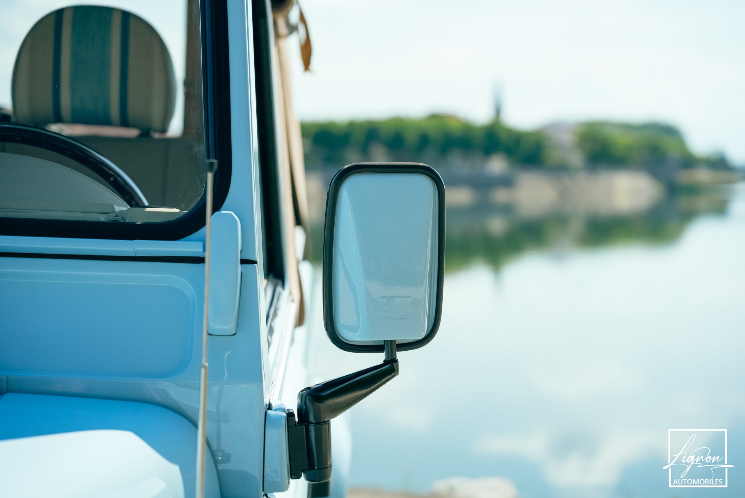 Photo Land Rover Defender 90 TD4 2.4L Soft Top "Plage"