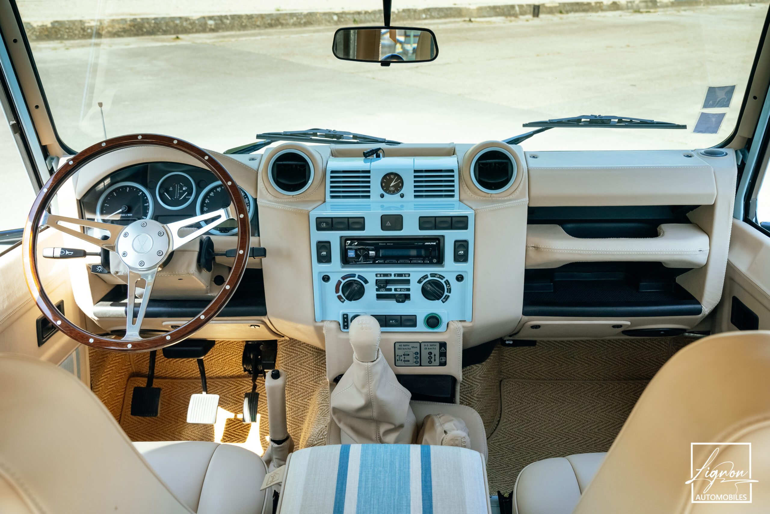 Photo Land Rover Defender 90 TD4 2.4L Soft Top "Plage"