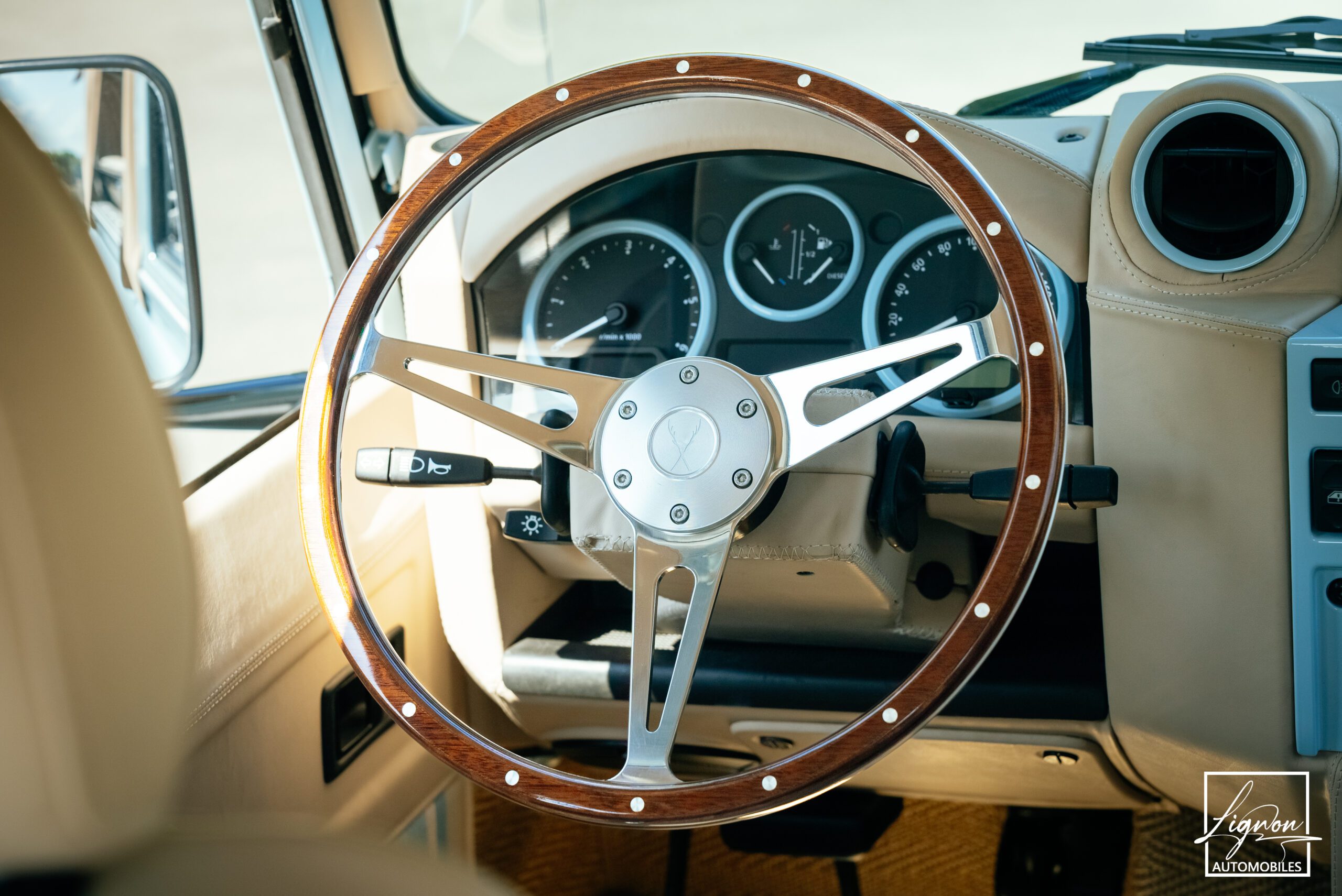 Photo Land Rover Defender 90 TD4 2.4L Soft Top "Plage"