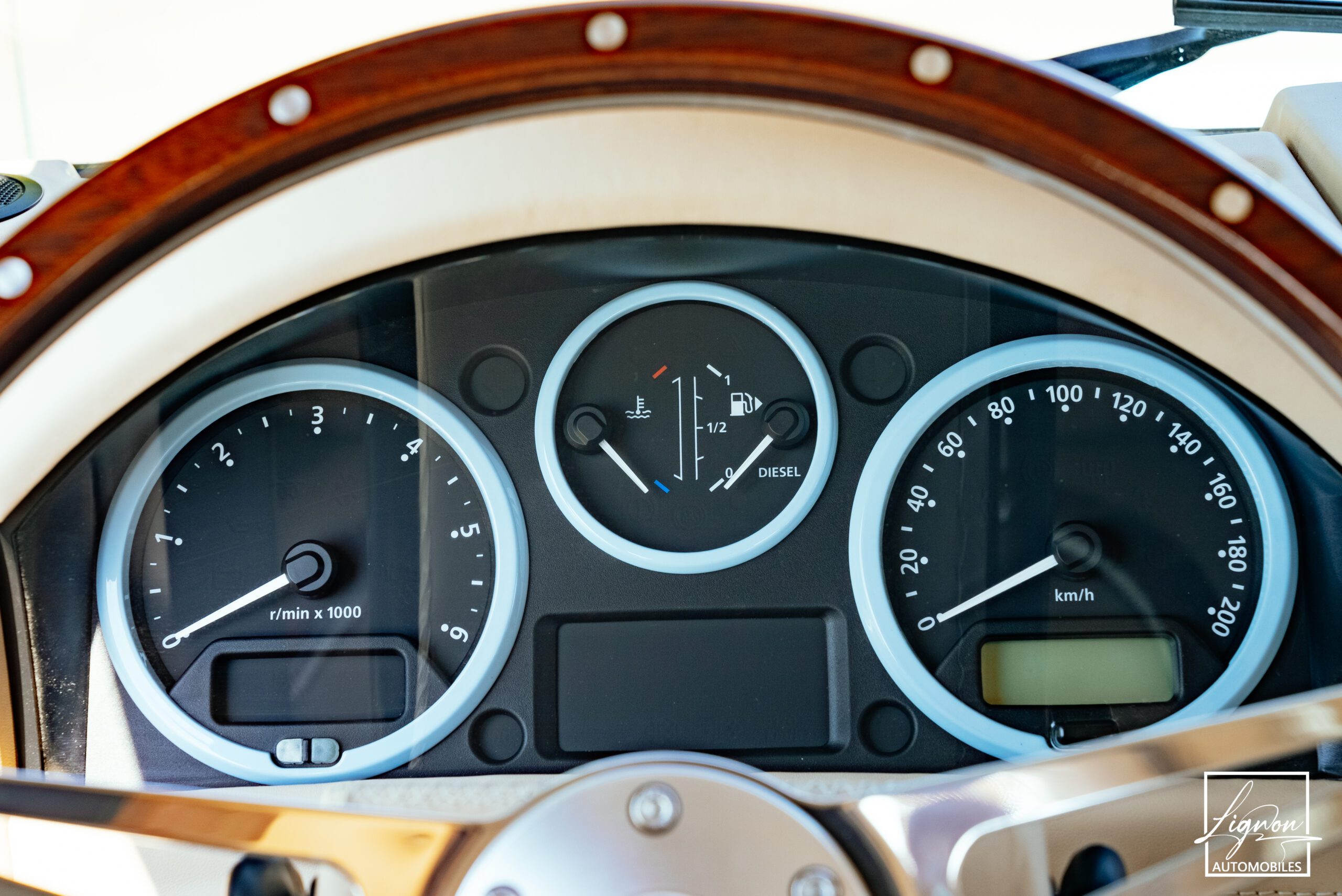 Photo Land Rover Defender 90 TD4 2.4L Soft Top "Plage"