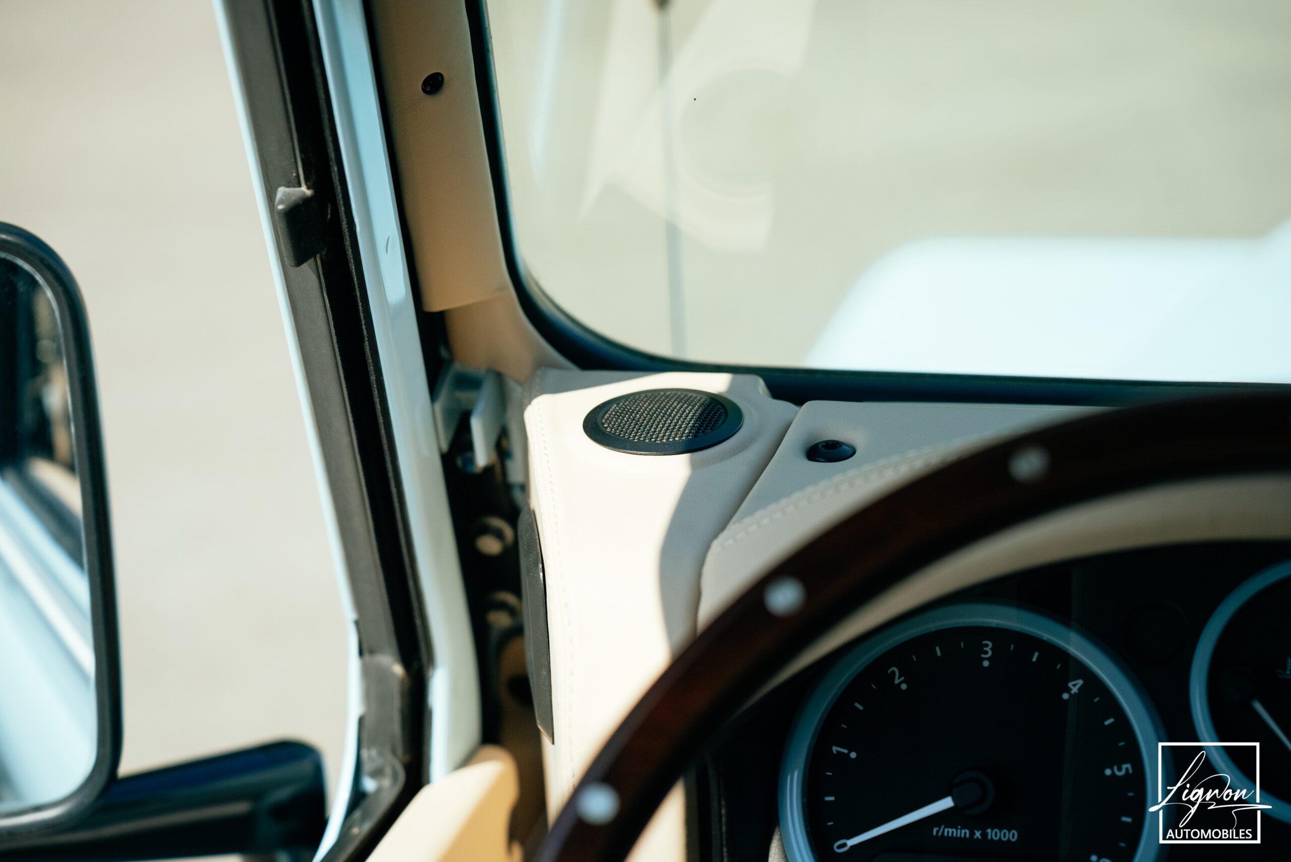 Photo Land Rover Defender 90 TD4 2.4L Soft Top "Plage"