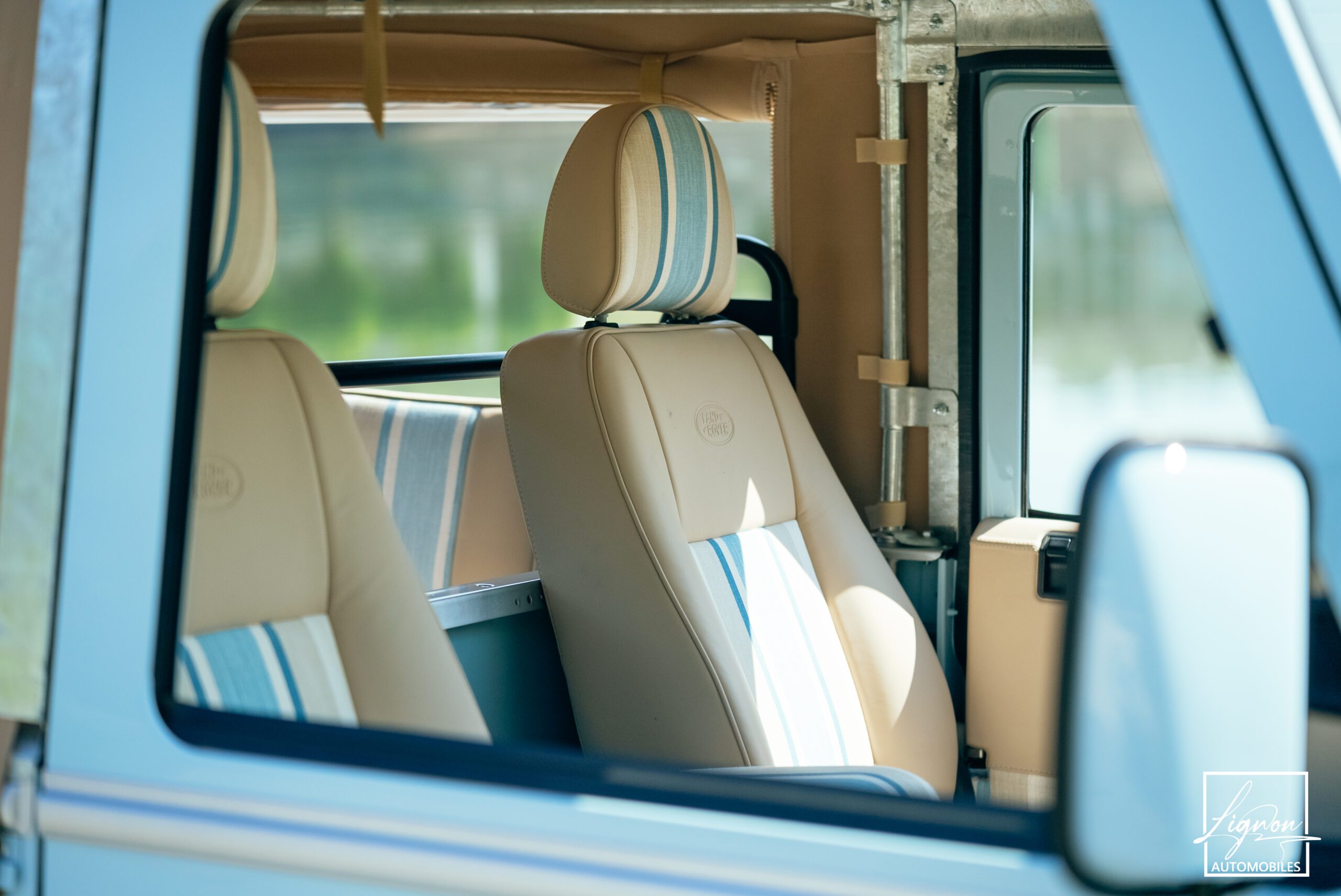 Photo Land Rover Defender 90 TD4 2.4L Soft Top "Plage"