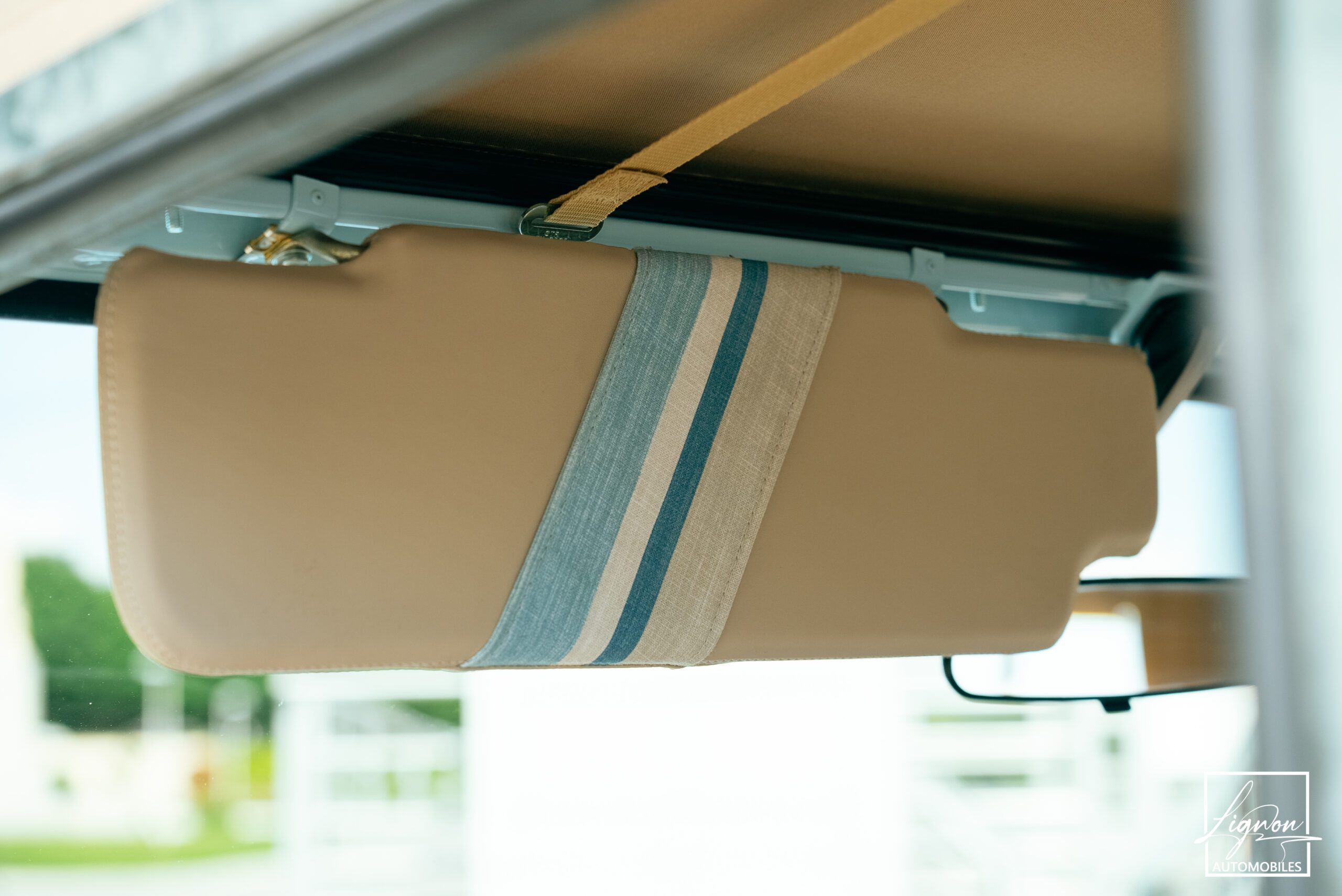 Photo Land Rover Defender 90 TD4 2.4L Soft Top "Plage"