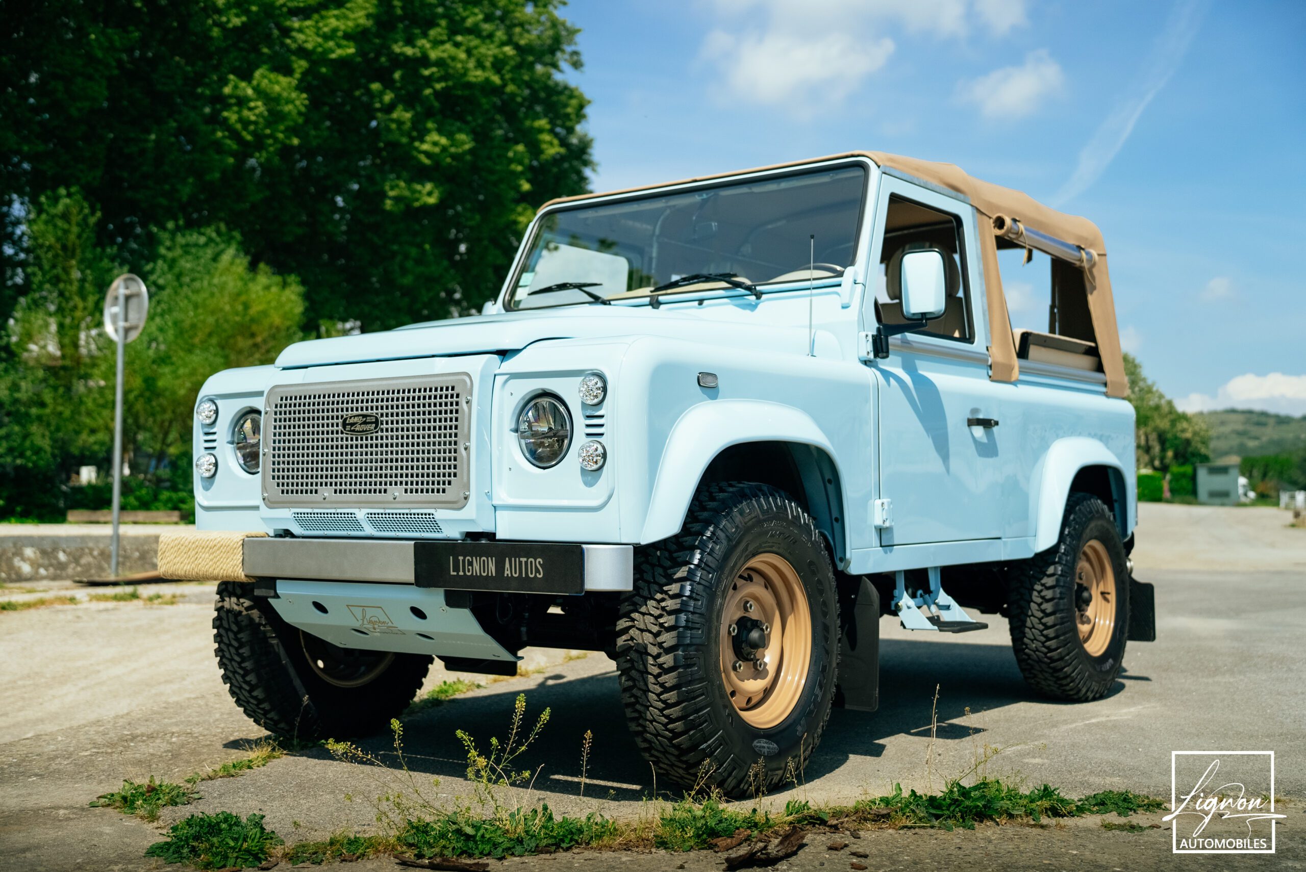 Photo Land Rover Defender 90 TD4 2.4L Soft Top "Plage"