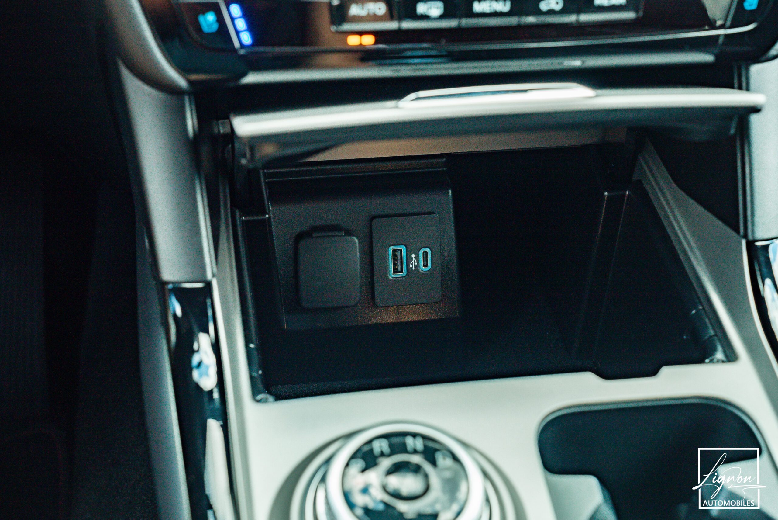 Photo FORD EXPLORER 3.0 ECOBOOST 457 ch Parallel PHEV ST-Line i-AWD BVA10