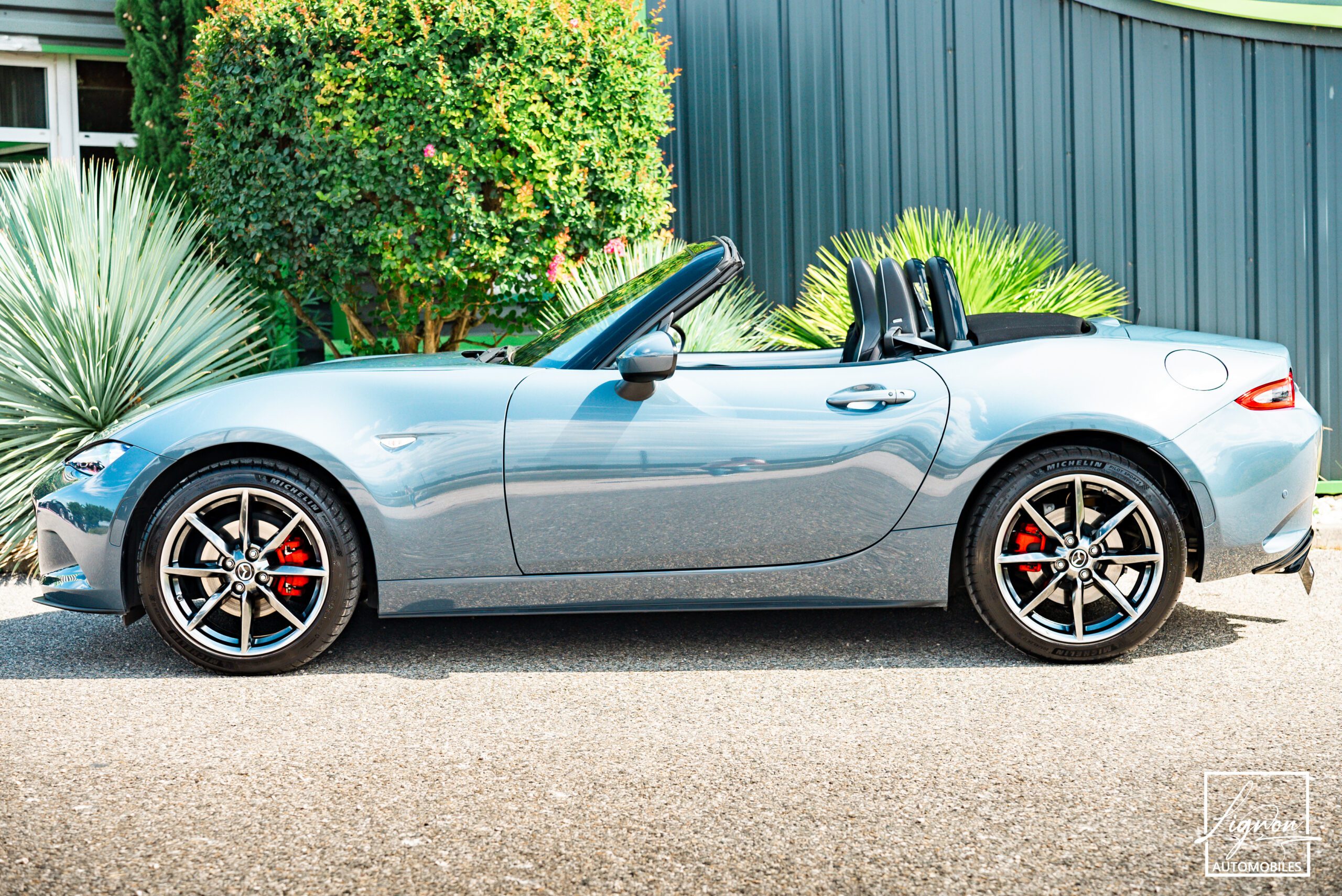 Photo MAZDA MX-5 Roadster Skyaktiv 2.0l 184ch Selection avec pack sport - Échappements Sport à valves