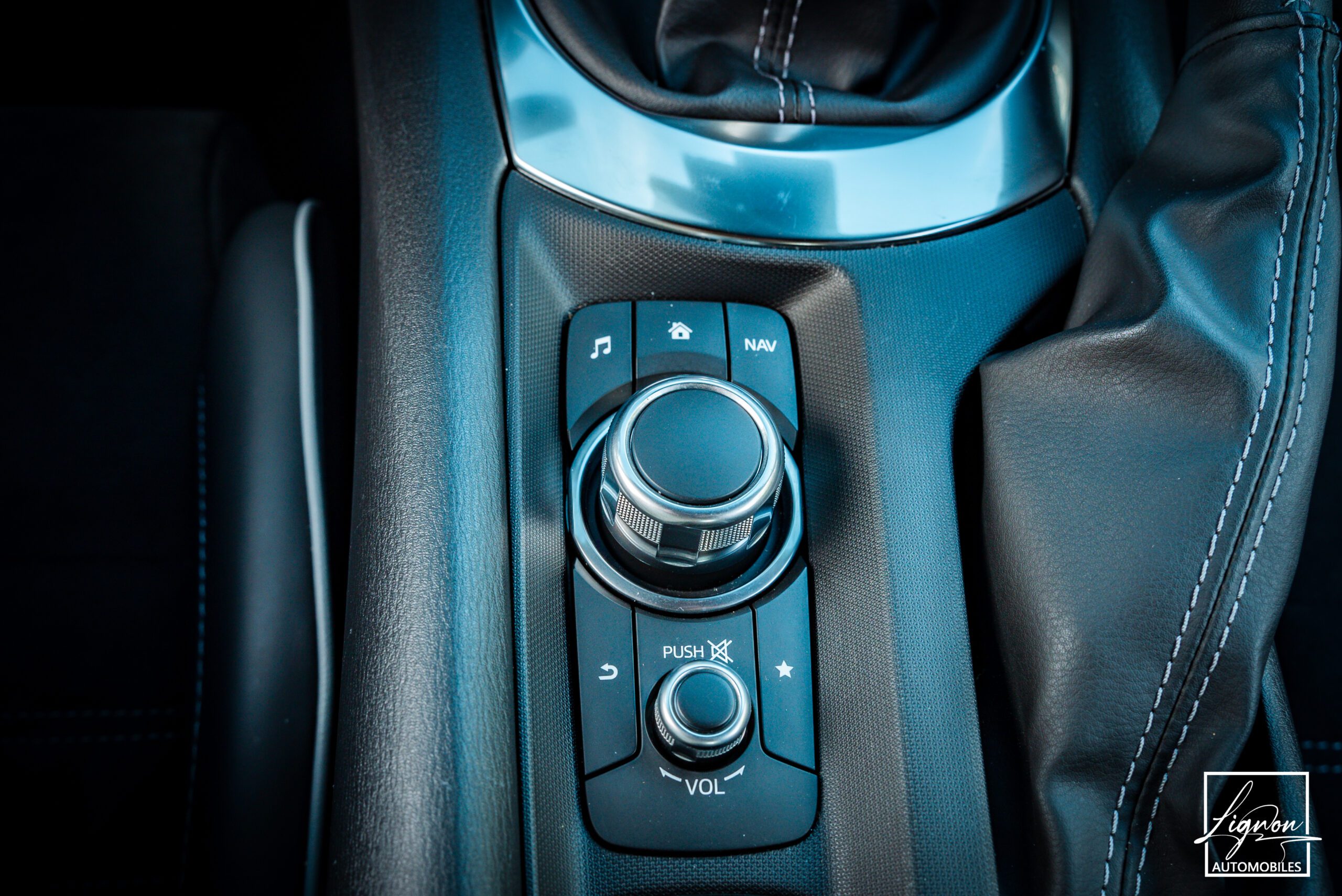 Photo MAZDA MX-5 Roadster Skyaktiv 2.0l 184ch Selection avec pack sport - Échappements Sport à valves