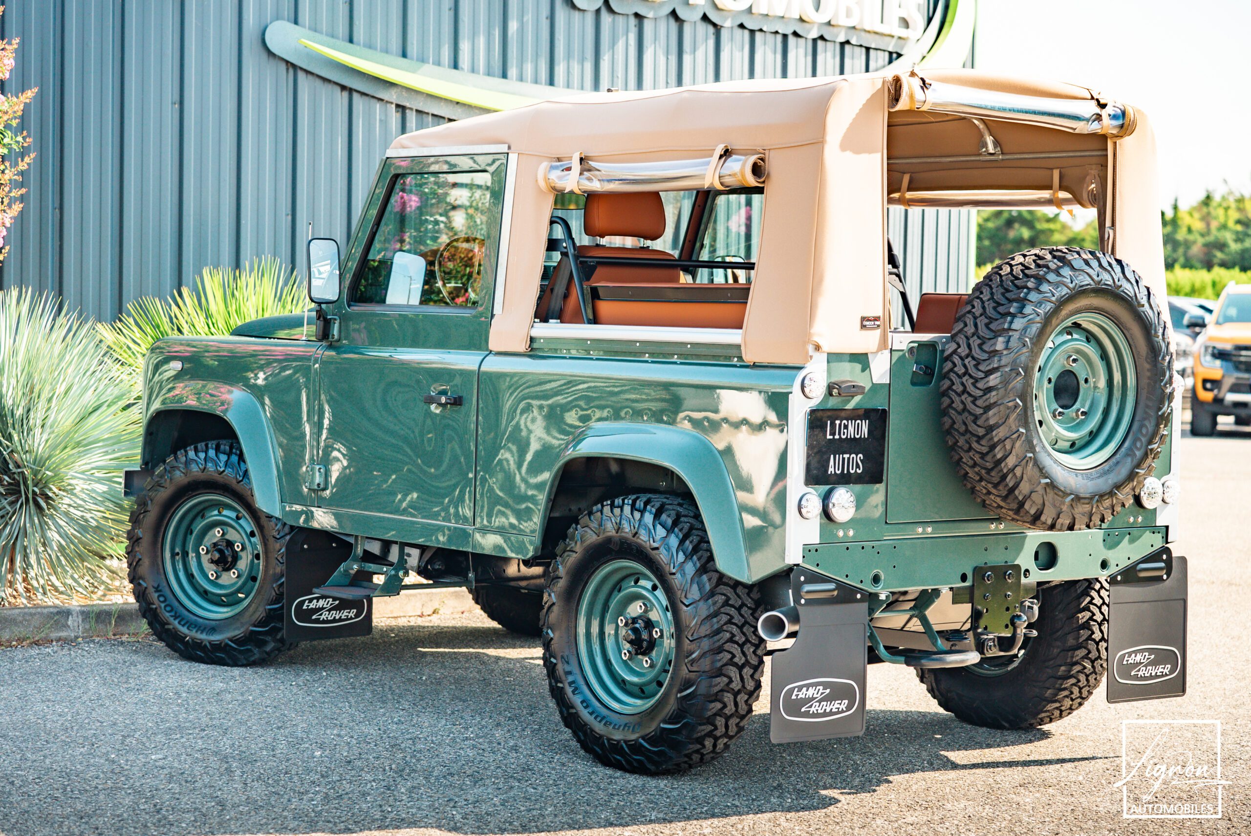 Photo Land Rover Defender 90 td4 2.2 Soft Top "Keswick Green"