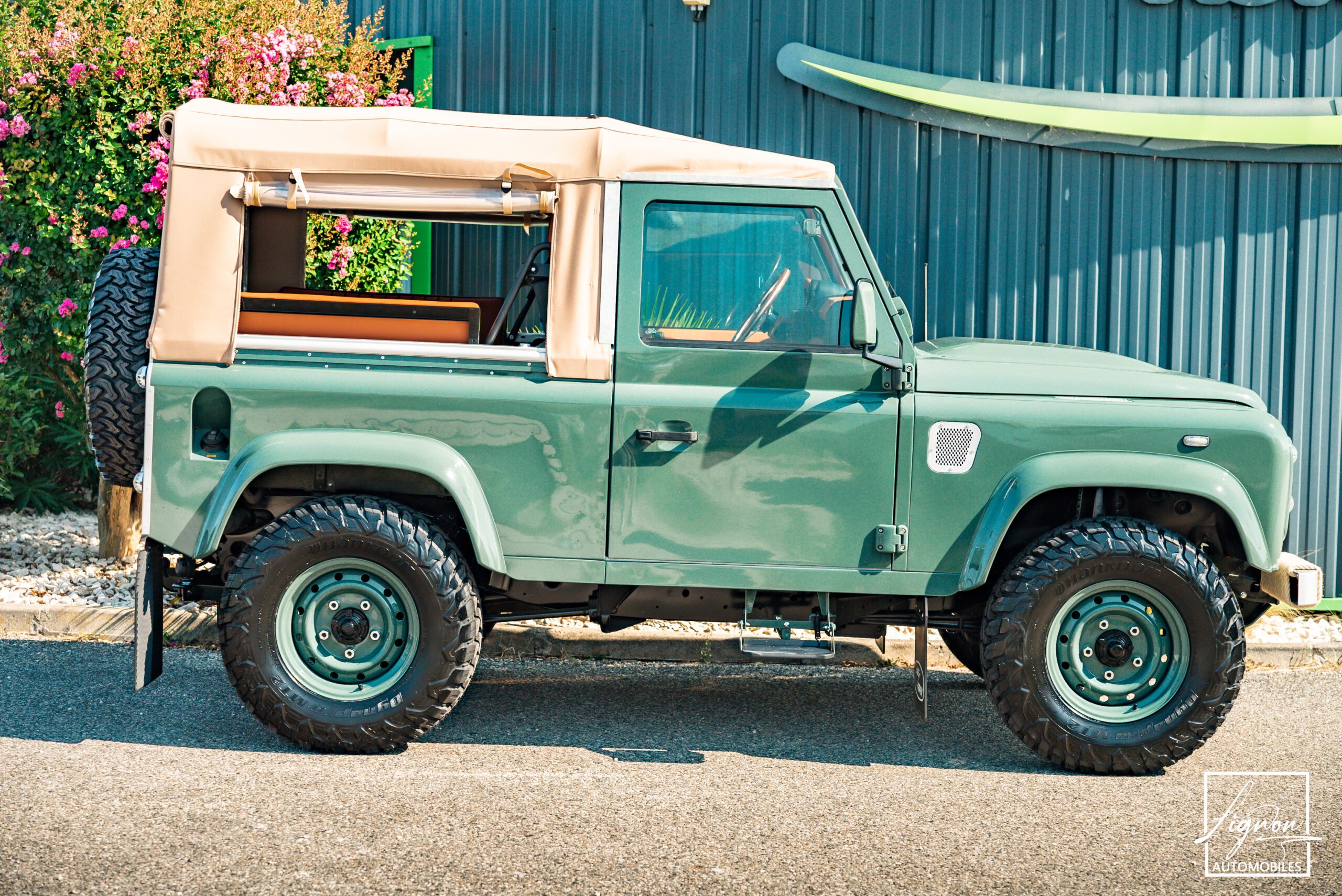 Photo Land Rover Defender 90 td4 2.2 Soft Top "Keswick Green"