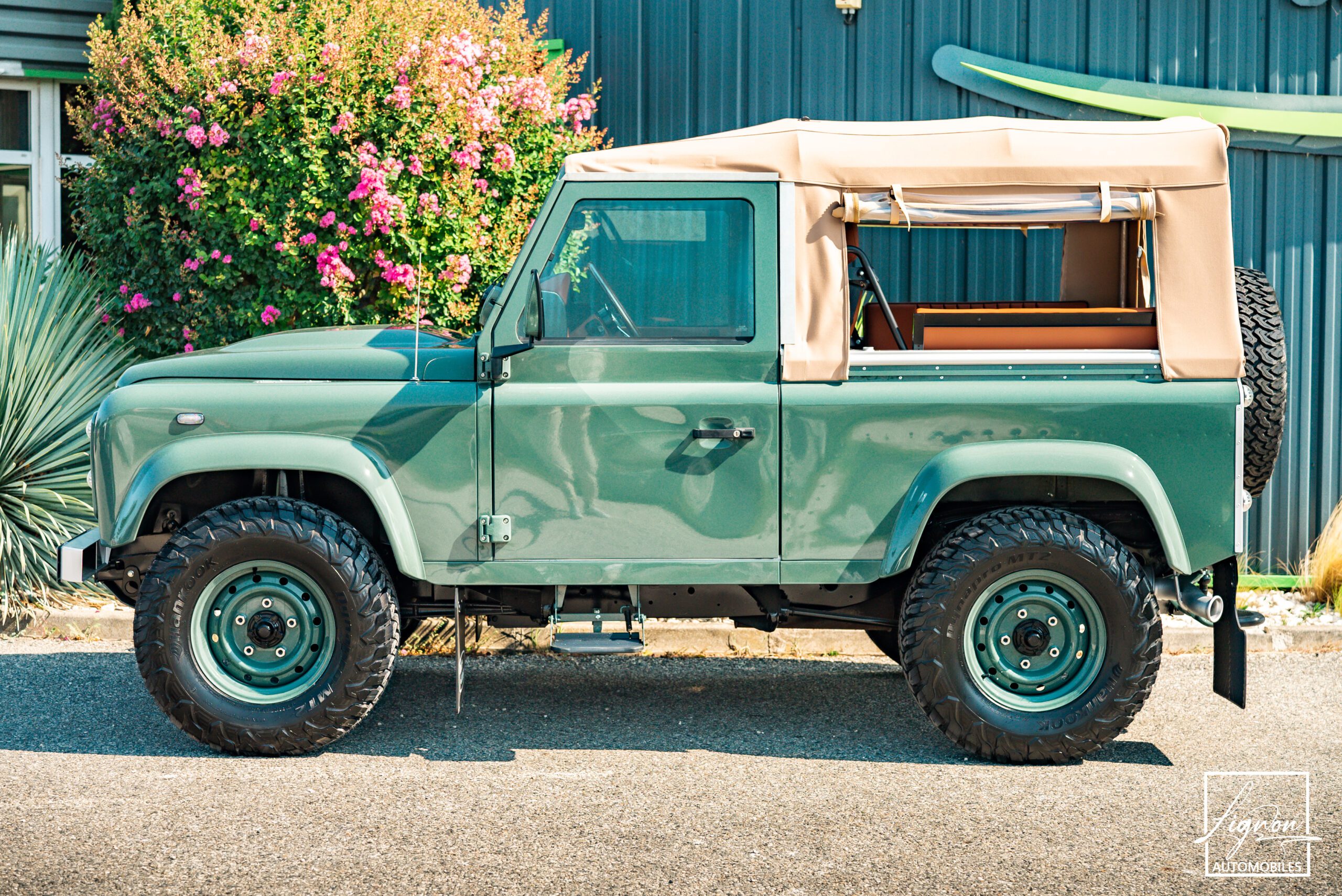 Photo Land Rover Defender 90 td4 2.2 Soft Top "Keswick Green"