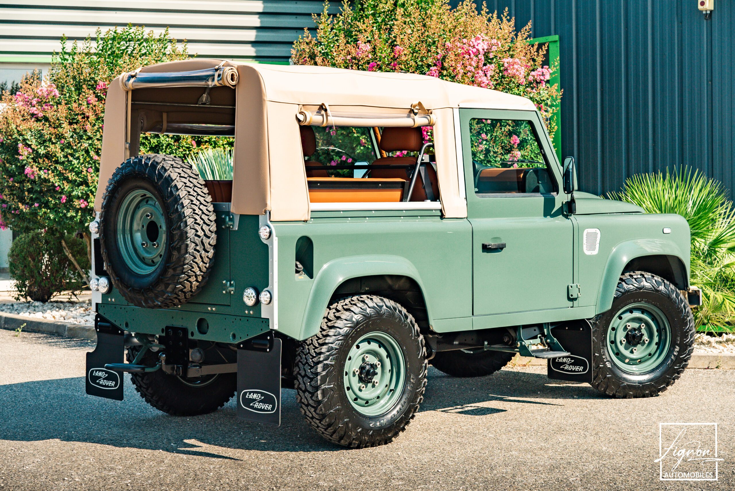 Photo Land Rover Defender 90 td4 2.2 Soft Top "Keswick Green"