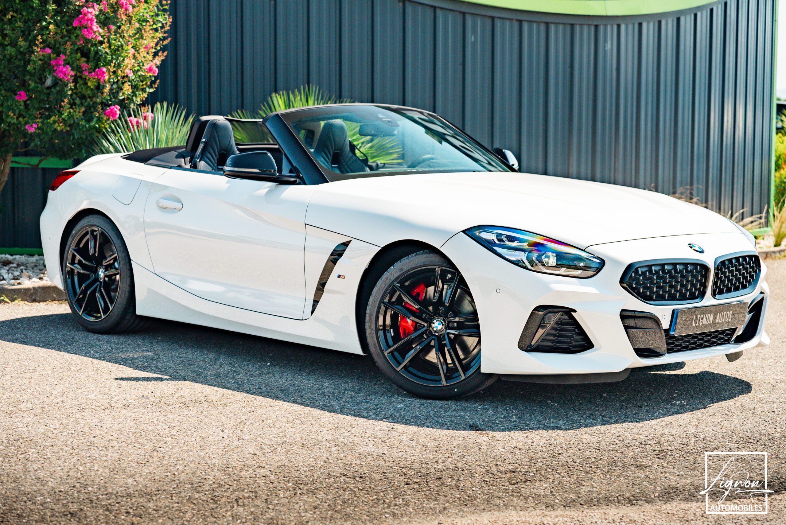 BMW Z4 blanc, BMW Z4 cabriolet, BMW Z4 M40i, Roadster BMW, Z4 6 cylindres, BMW Z4 blanc nacré, Z4 M Sport, BMW Z4 boîte auto, BMW Z4 340ch, Z4 décapotable luxe, Z4 full option, BMW Z4 occasion, BMW Z4 à vendre, BMW Z4 Rhône-Alpes, Z4 Étoile-sur-Rhône, Concession BMW Drôme, Lignon Automobiles.