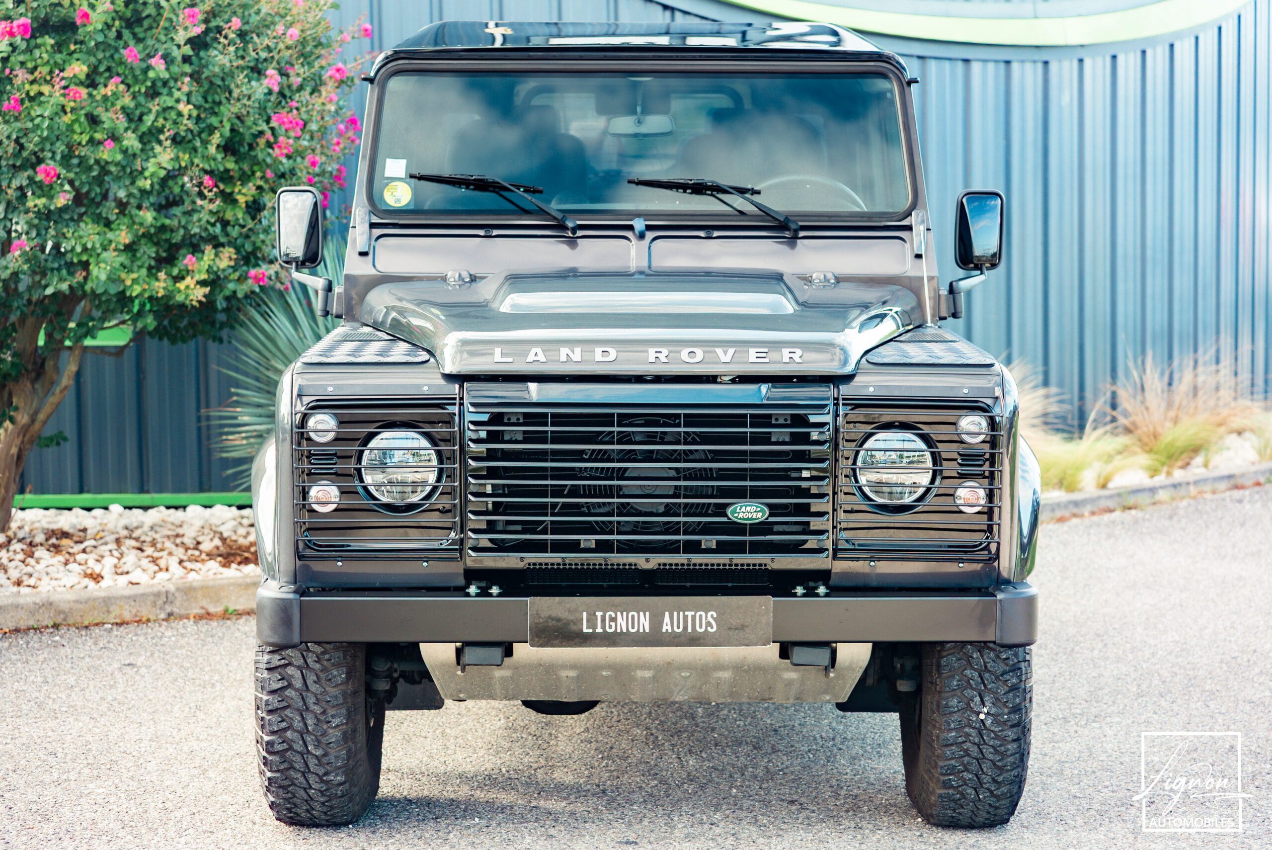Photo Land Rover Defender 90 TD4 2.2L SW 4 Places Havana Black "SE"
