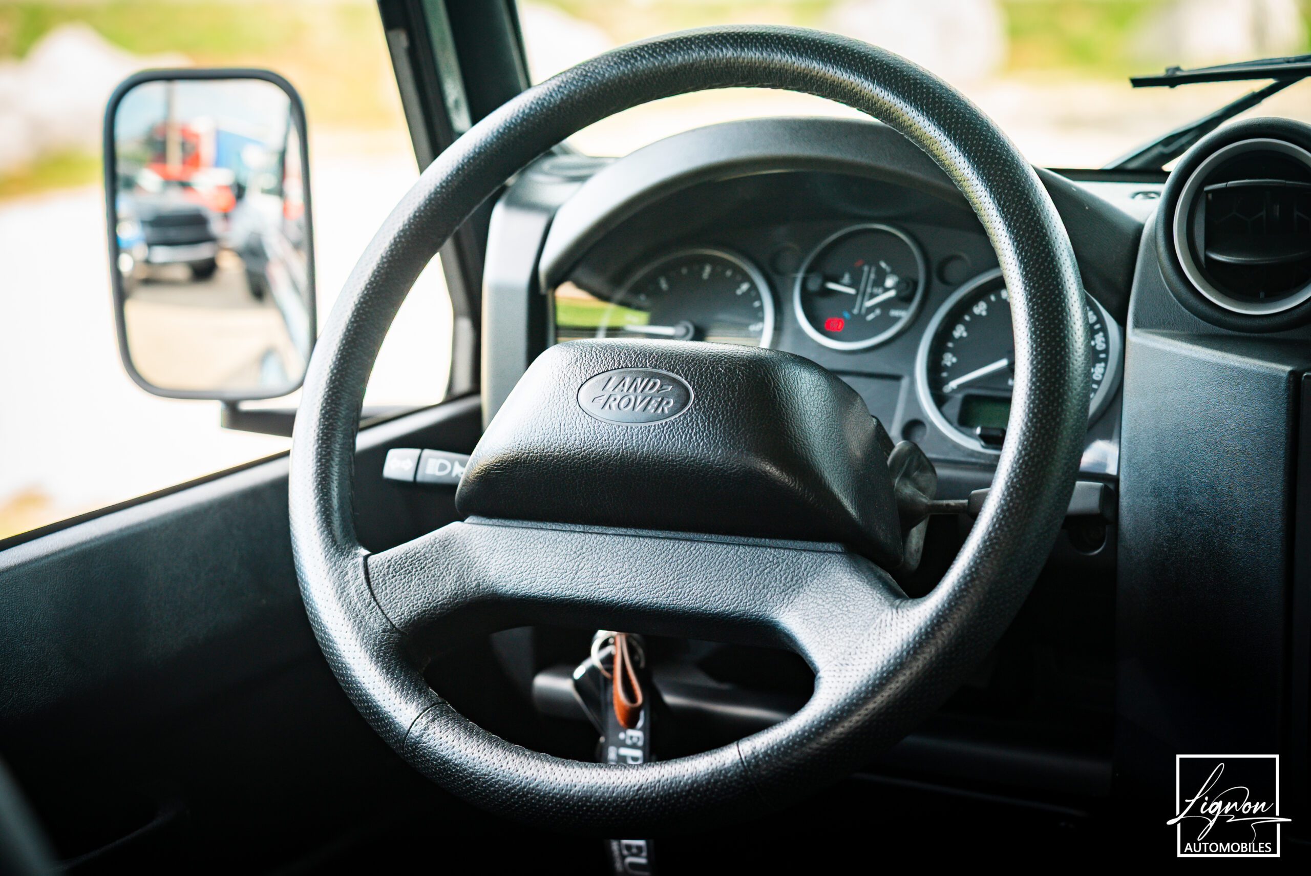 Photo Land Rover Defender 90 TD4 2.2L SW 4 Places Havana Black "SE"