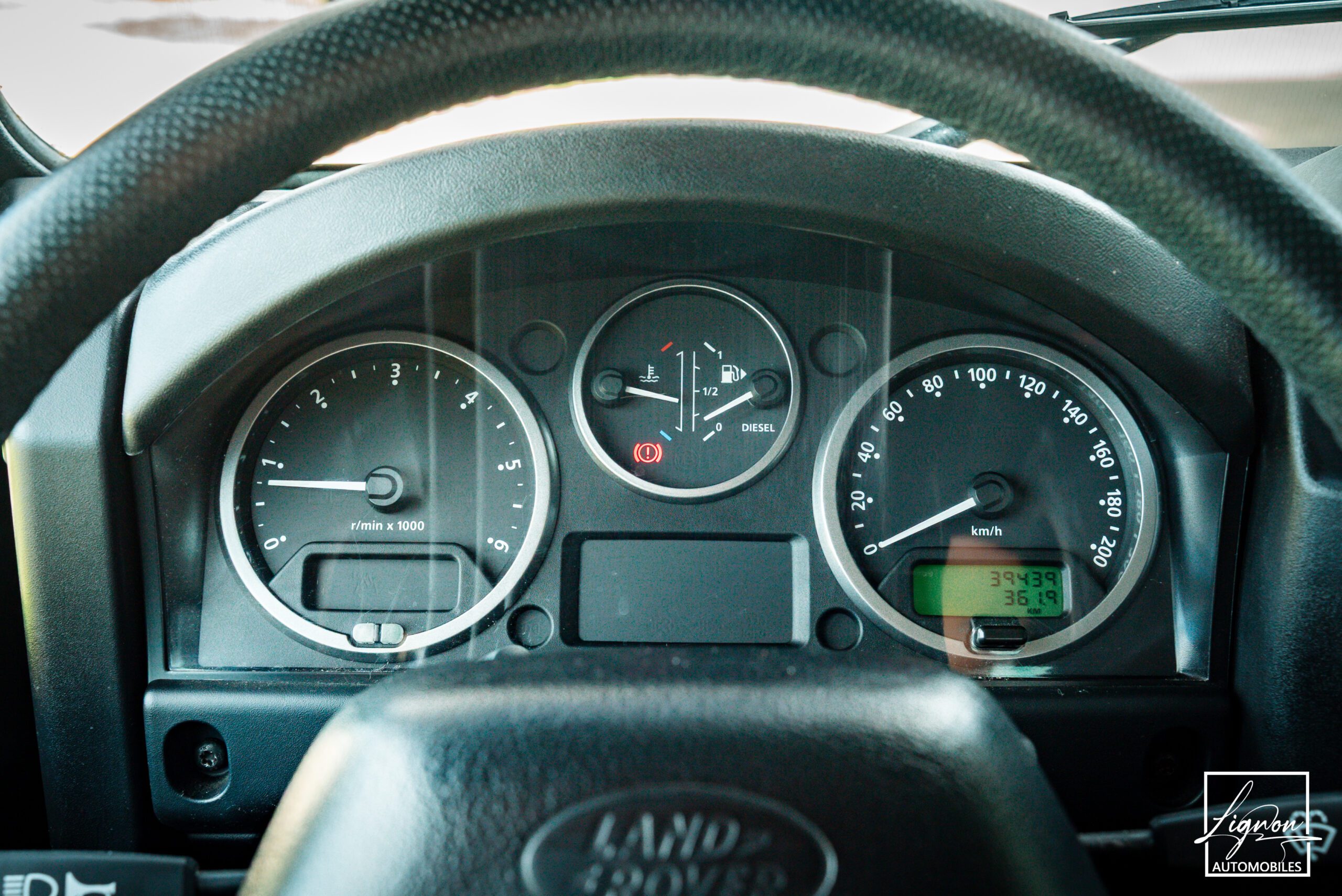 Photo Land Rover Defender 90 TD4 2.2L SW 4 Places Havana Black "SE"