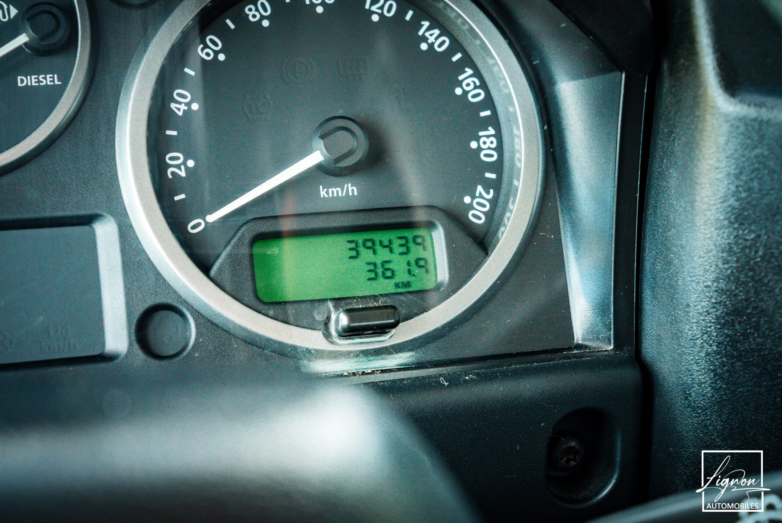 Photo Land Rover Defender 90 TD4 2.2L SW 4 Places Havana Black "SE"