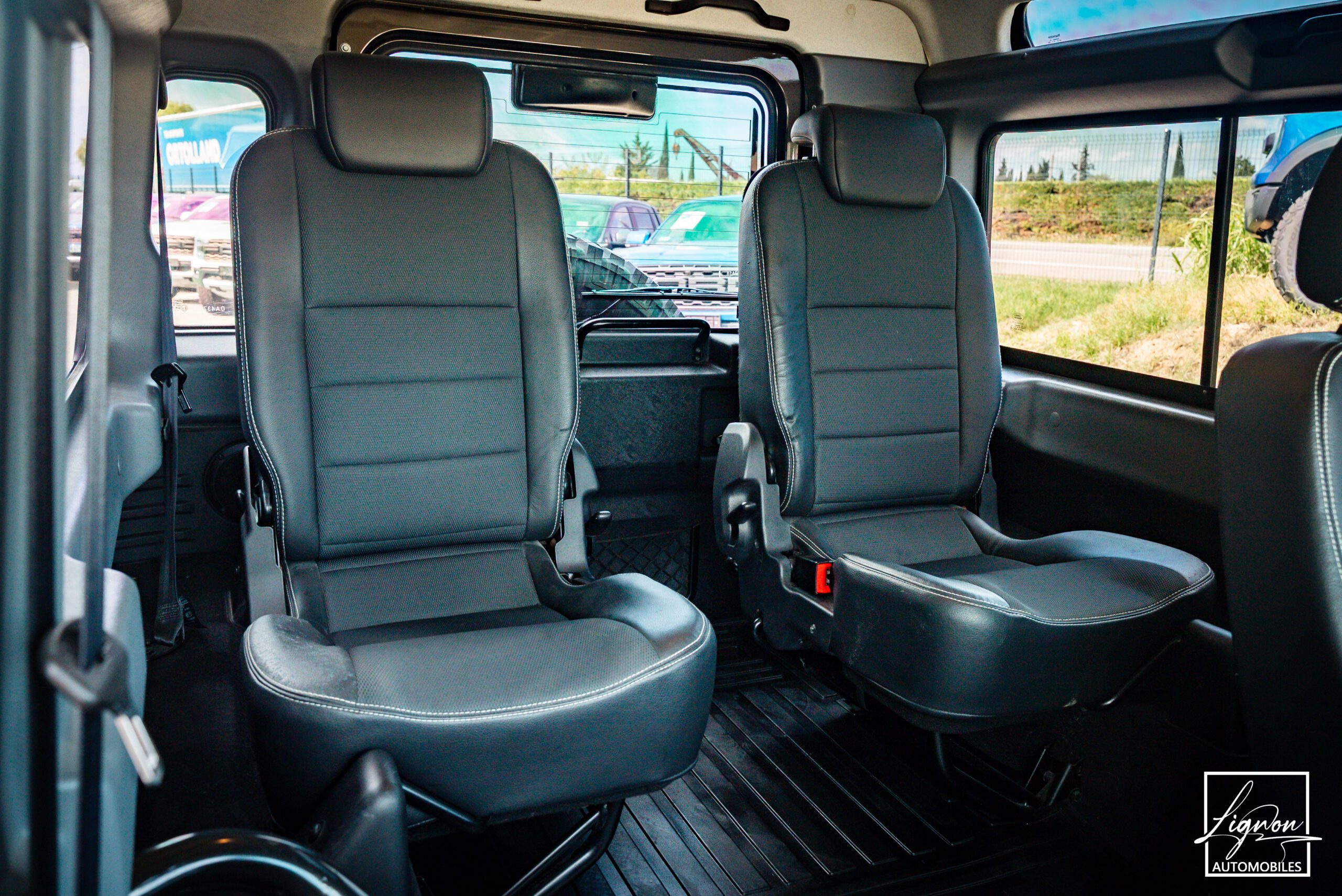 Photo Land Rover Defender 90 TD4 2.2L SW 4 Places Havana Black "SE"