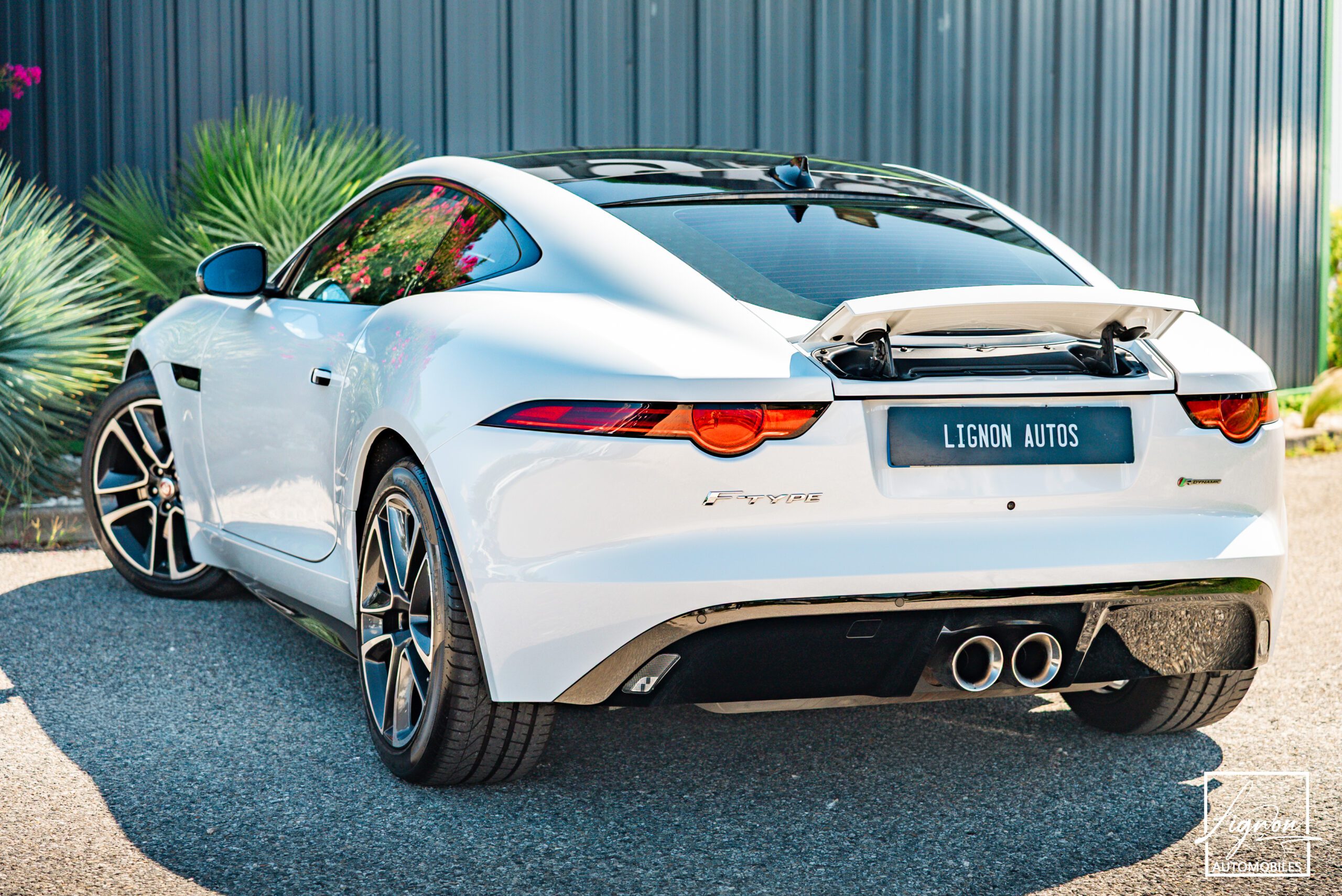 Photo Jaguar F-type Coupé 3.0 v6 P 340 R-Dynamic BVA8 - Toit Panoramique