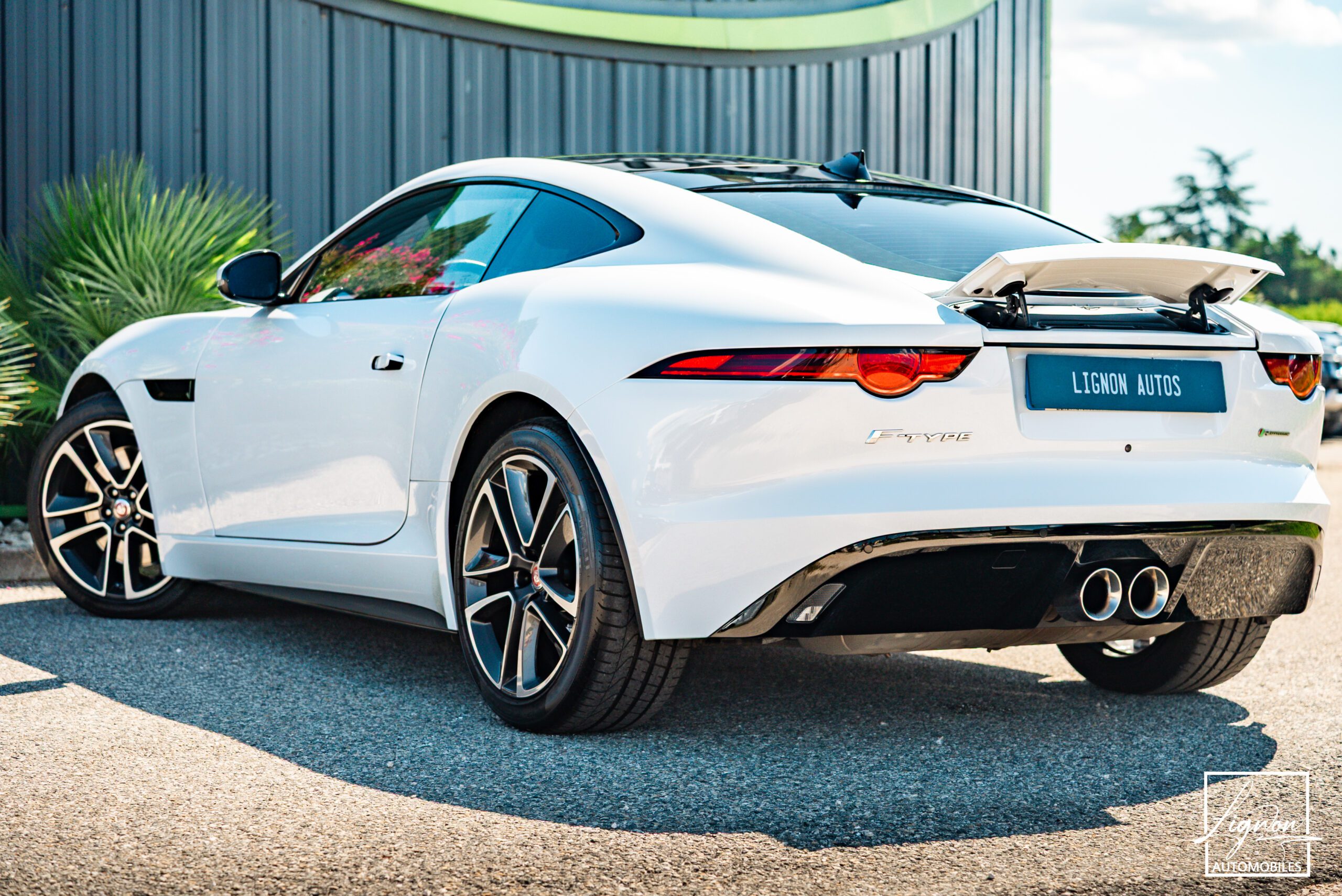 Photo Jaguar F-type Coupé 3.0 v6 P 340 R-Dynamic BVA8 - Toit Panoramique