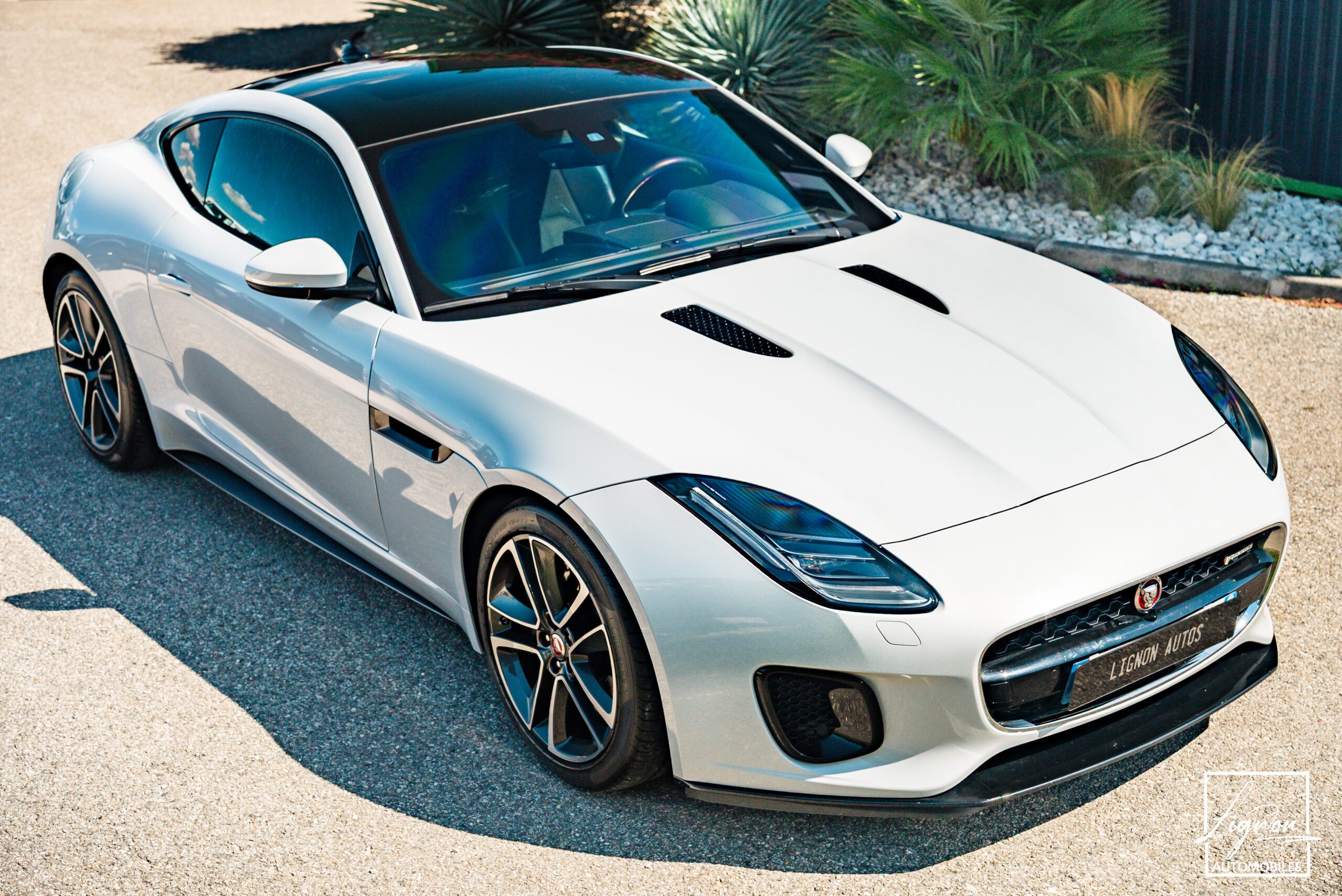 Photo Jaguar F-type Coupé 3.0 v6 P 340 R-Dynamic BVA8 - Toit Panoramique