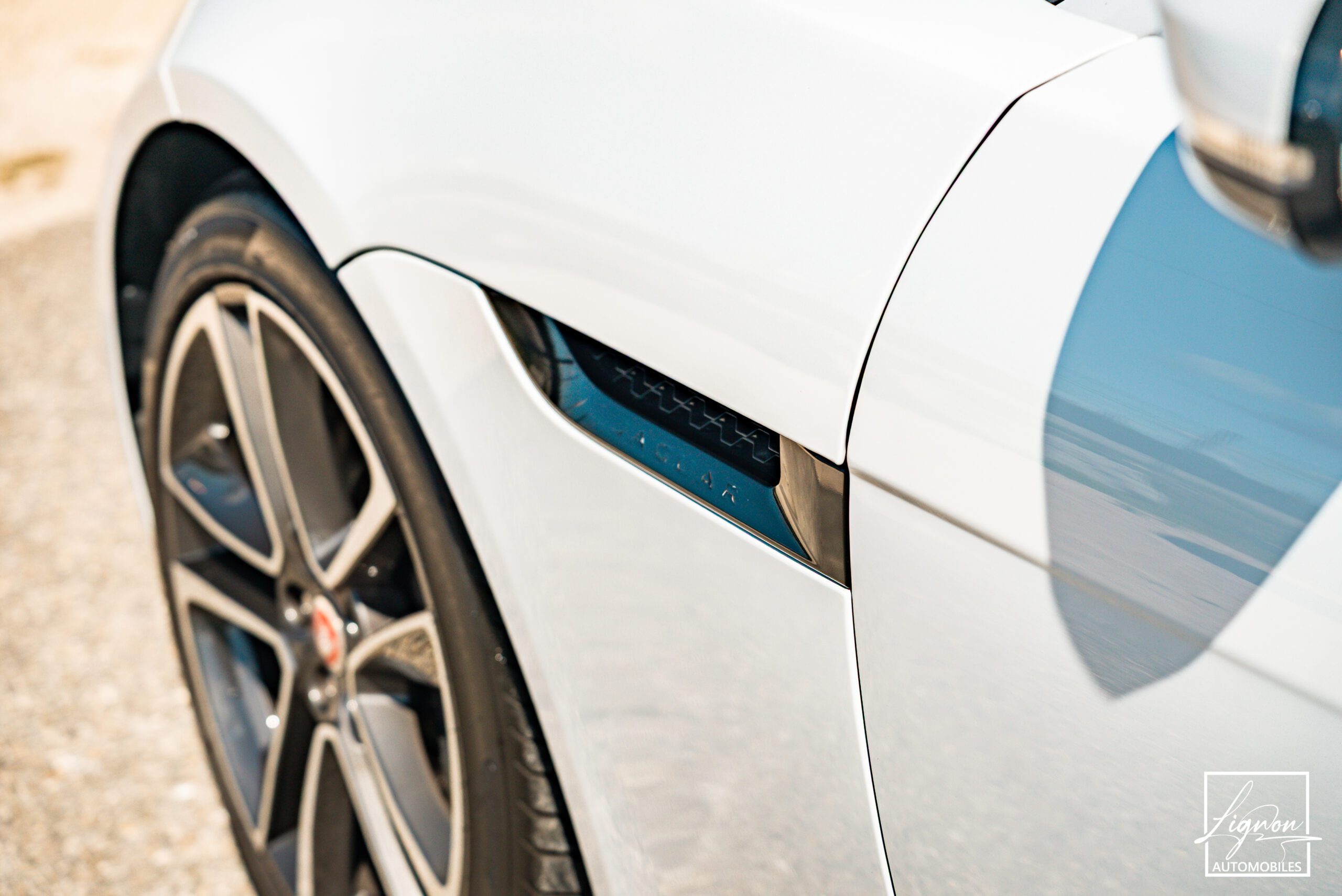 Photo Jaguar F-type Coupé 3.0 v6 P 340 R-Dynamic BVA8 - Toit Panoramique