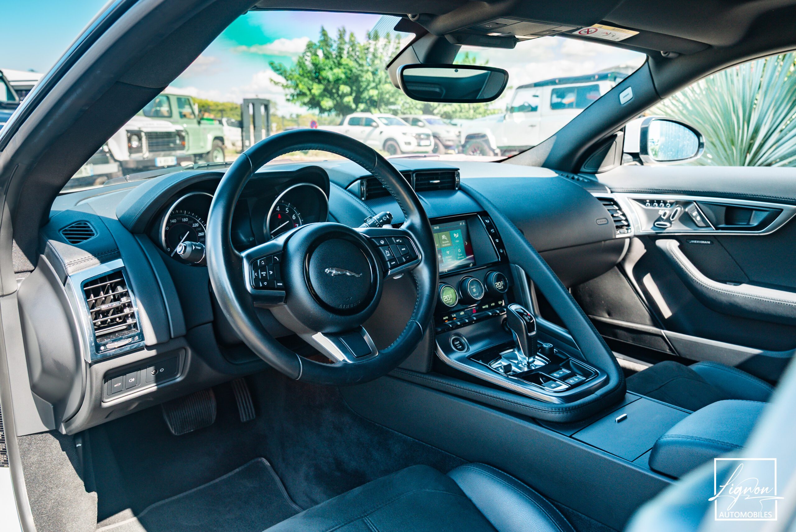 Photo Jaguar F-type Coupé 3.0 v6 P 340 R-Dynamic BVA8 - Toit Panoramique