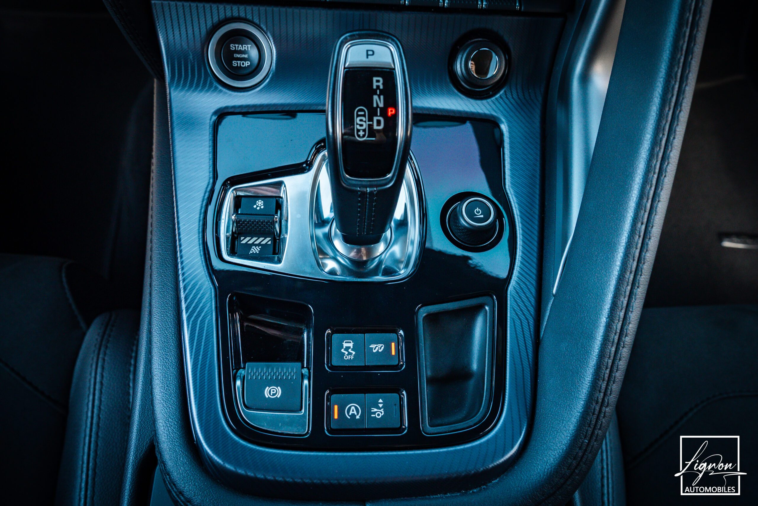 Photo Jaguar F-type Coupé 3.0 v6 P 340 R-Dynamic BVA8 - Toit Panoramique