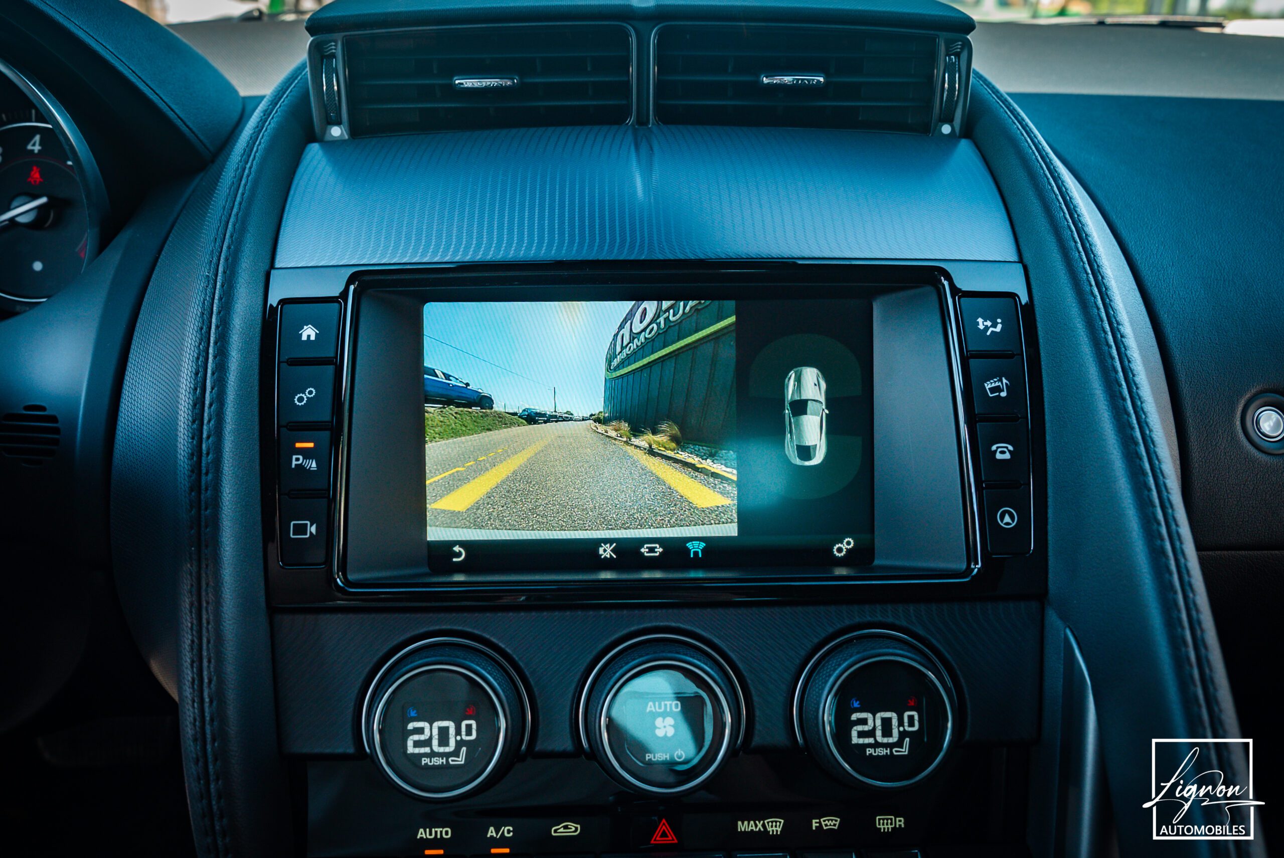 Photo Jaguar F-type Coupé 3.0 v6 P 340 R-Dynamic BVA8 - Toit Panoramique