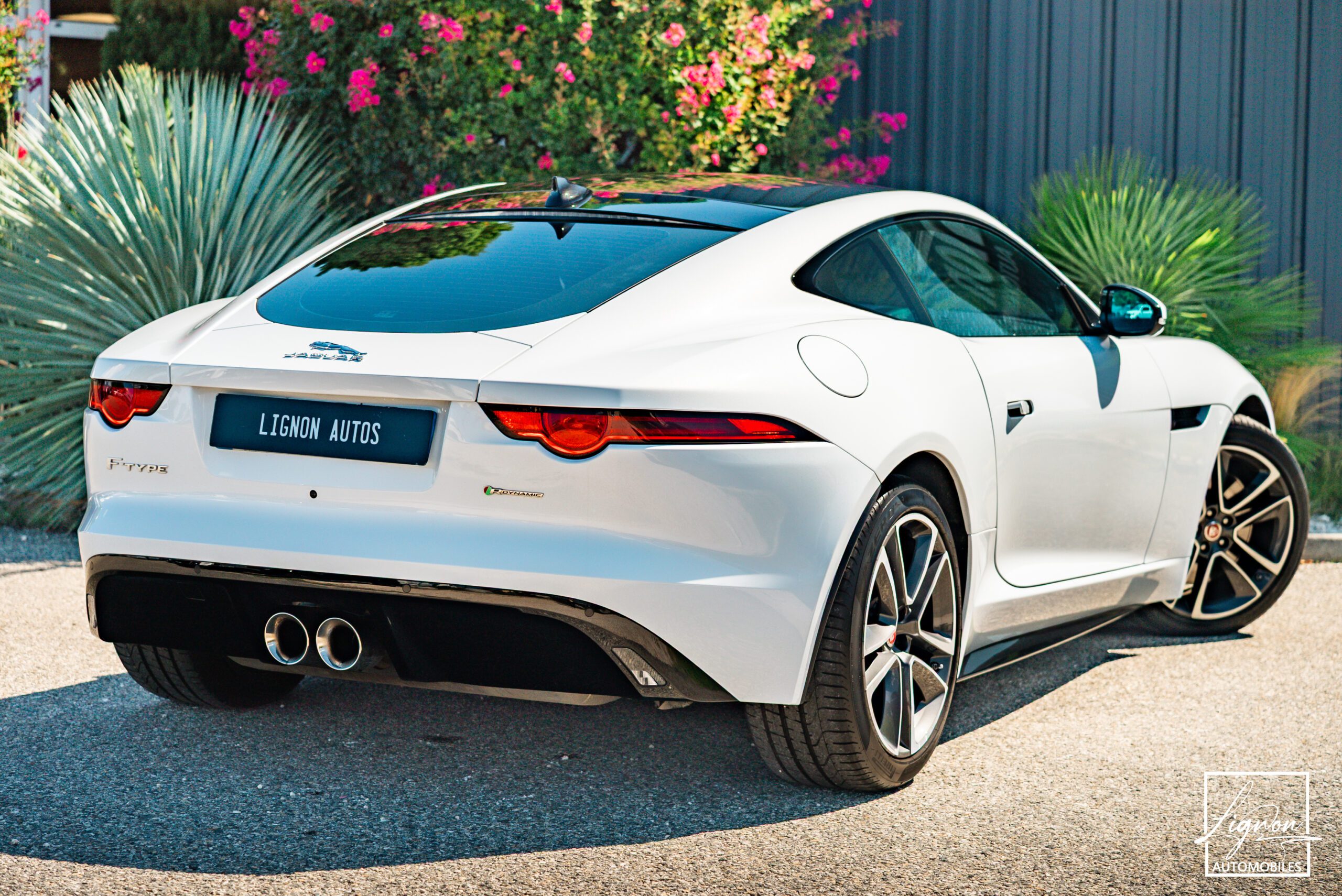 Photo Jaguar F-type Coupé 3.0 v6 P 340 R-Dynamic BVA8 - Toit Panoramique
