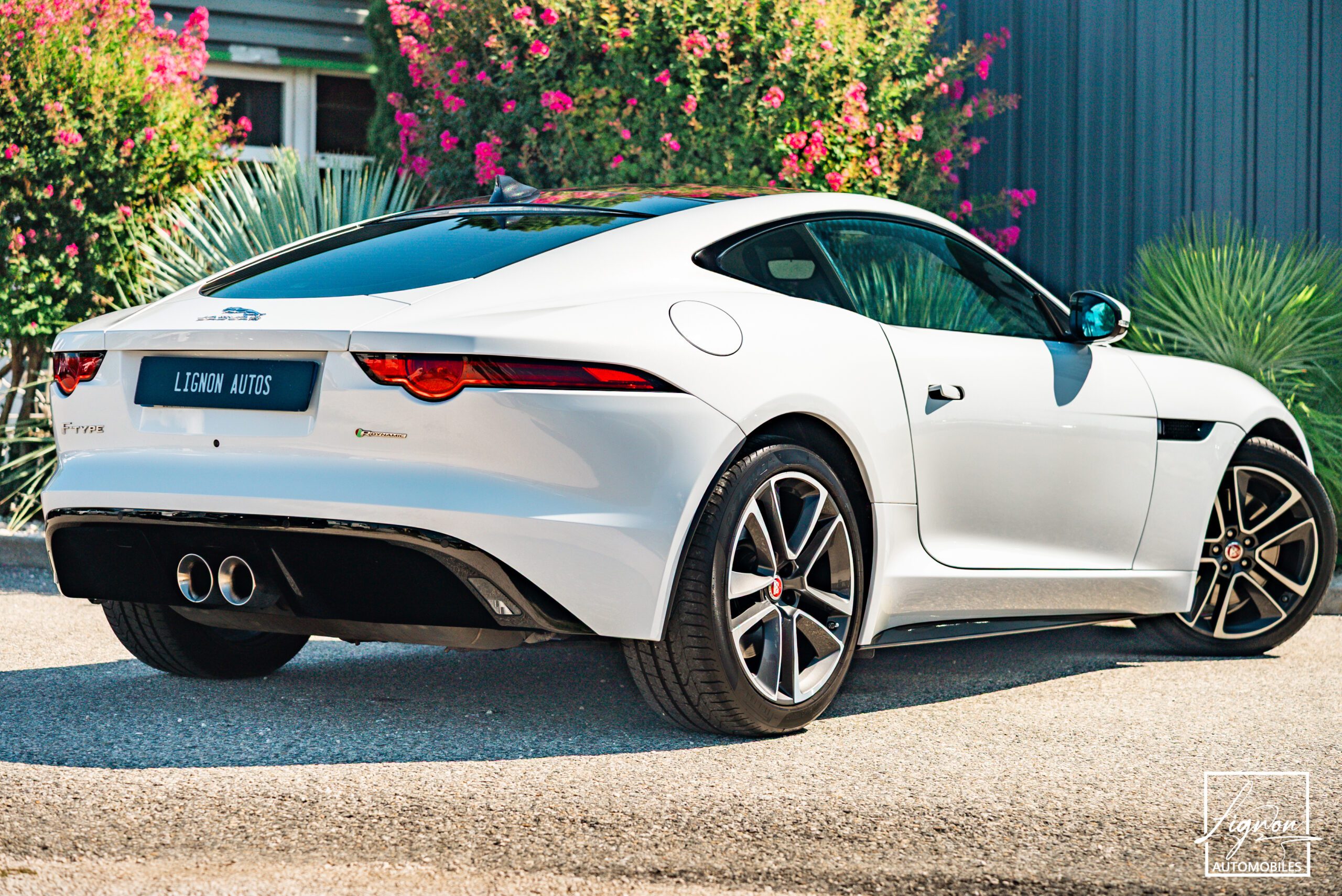 Photo Jaguar F-type Coupé 3.0 v6 P 340 R-Dynamic BVA8 - Toit Panoramique