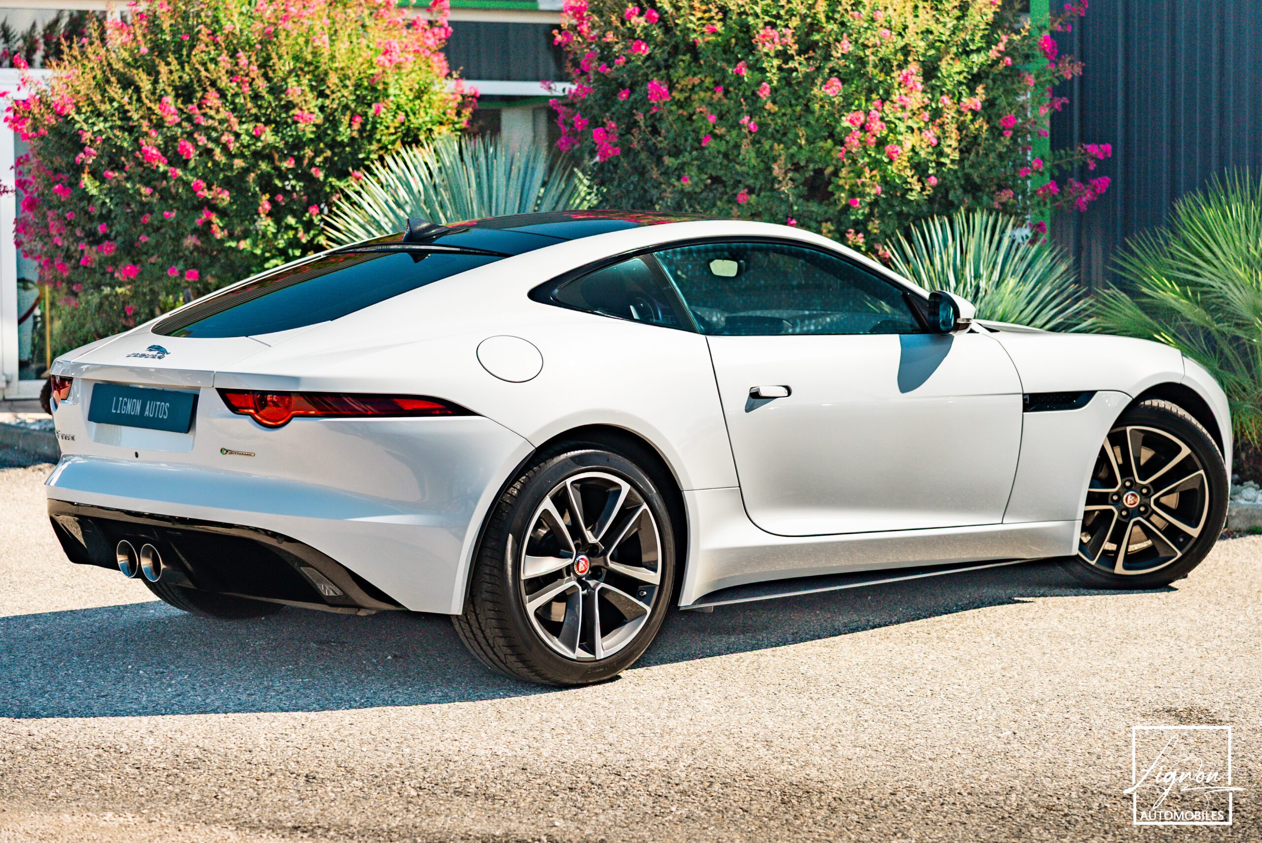 Photo Jaguar F-type Coupé 3.0 v6 P 340 R-Dynamic BVA8 - Toit Panoramique