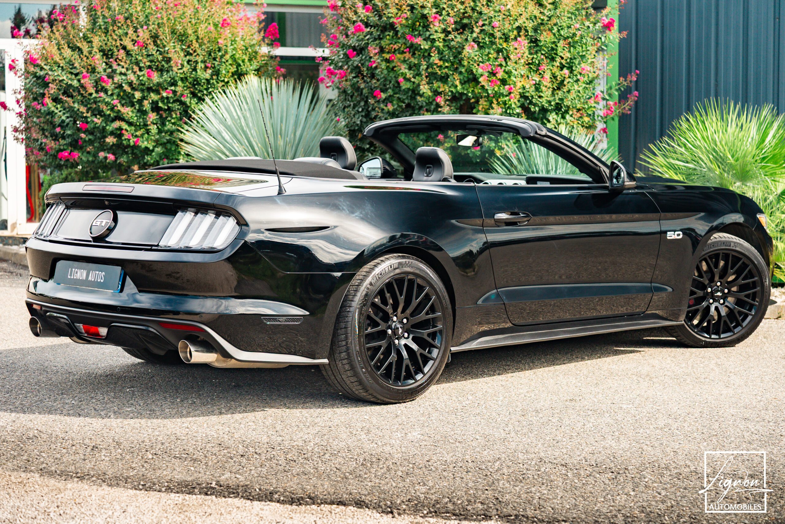 Photo Ford Mustang GT Cabriolet 5.0L V8 421 CH BVA6 Absolute Black - Echappement Sport