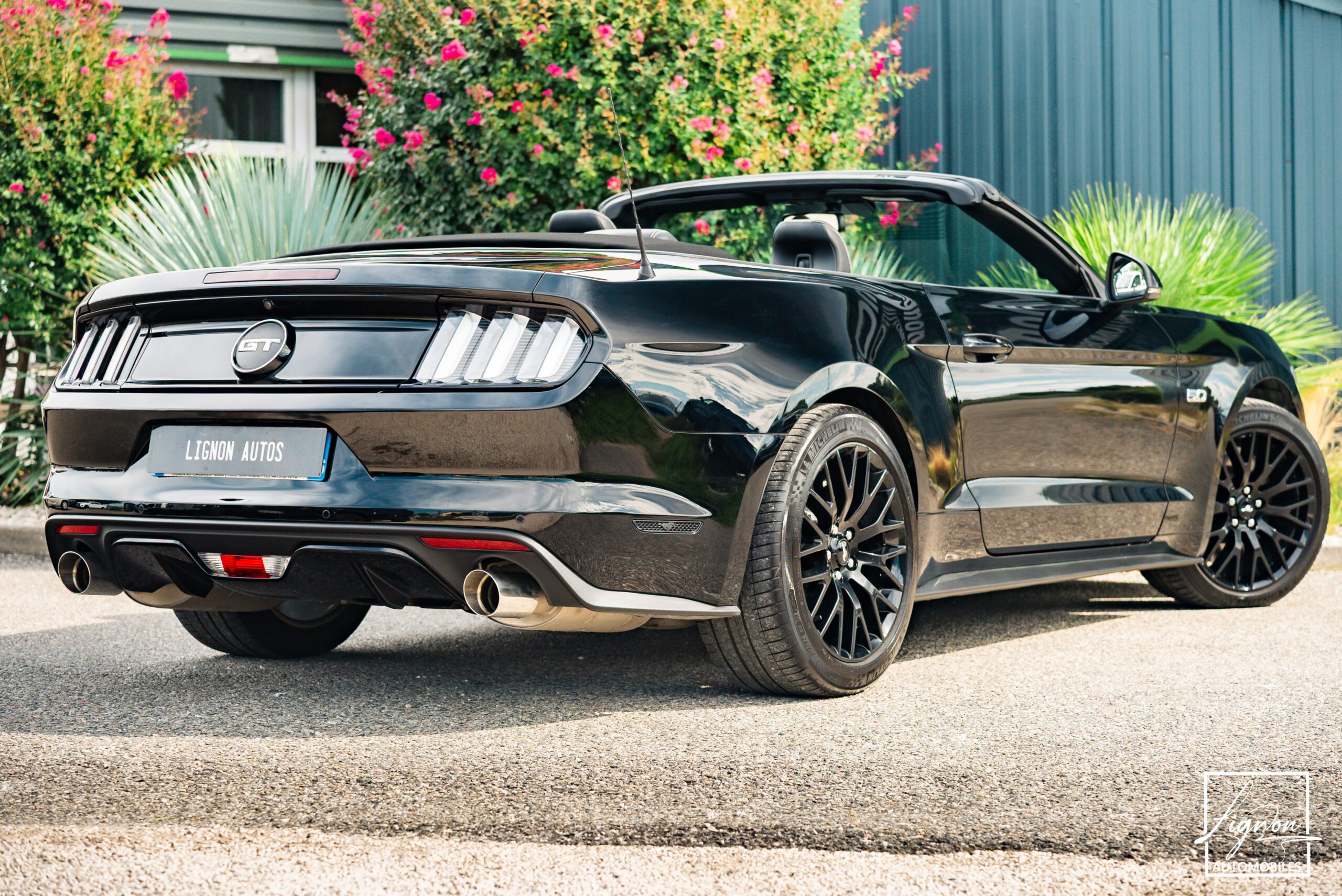 Photo Ford Mustang GT Cabriolet 5.0L V8 421 CH BVA6 Absolute Black - Echappement Sport