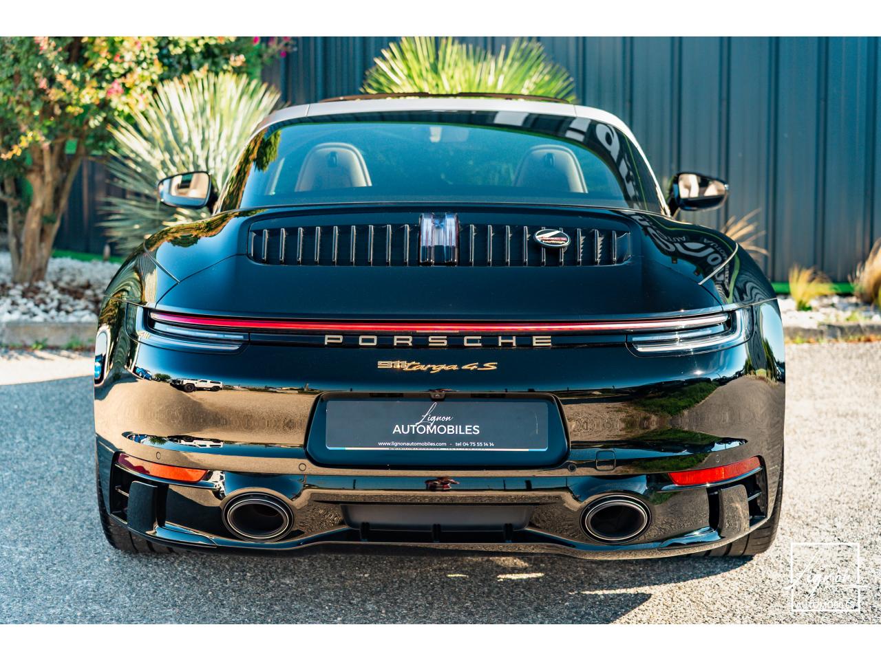 Photo PORSCHE 911 Targa 4S Limited Edition Heritage Design Edition N° 858/992 - à partir de 3000 euros