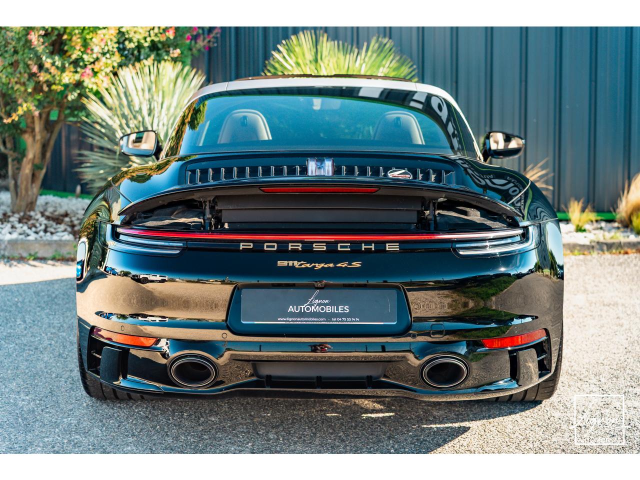 Photo PORSCHE 911 Targa 4S Limited Edition Heritage Design Edition N° 858/992 - à partir de 3000 euros