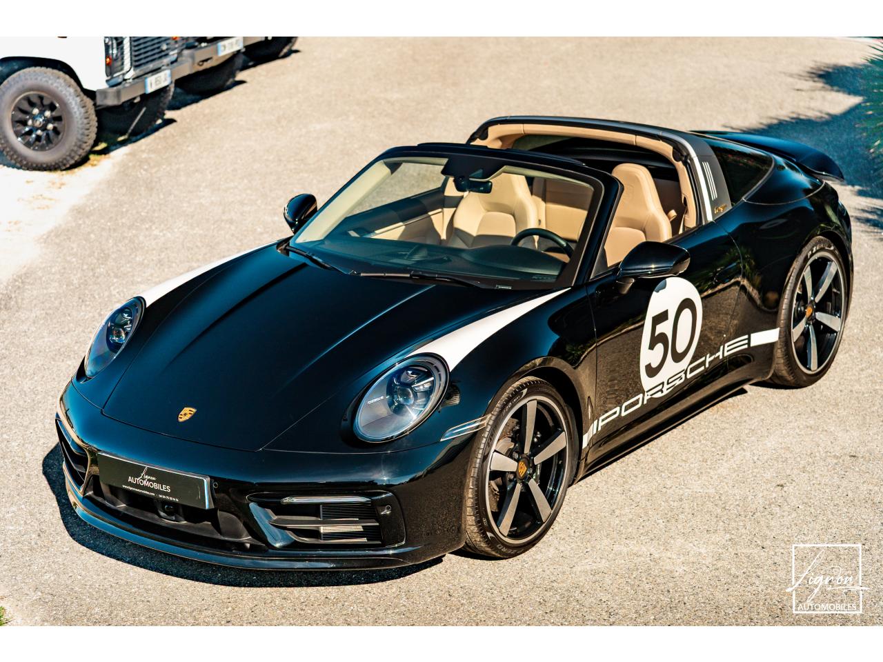Photo PORSCHE 911 Targa 4S Limited Edition Heritage Design Edition N° 858/992 - à partir de 3000 euros