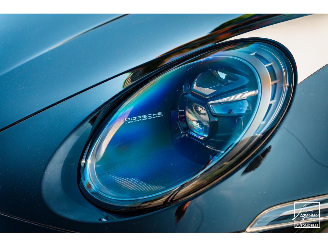 Photo PORSCHE 911 Targa 4S Limited Edition Heritage Design Edition N° 858/992 - à partir de 3000 euros
