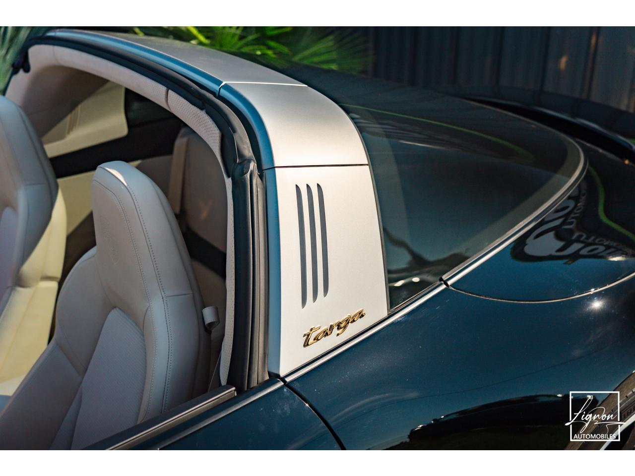 Photo PORSCHE 911 Targa 4S Limited Edition Heritage Design Edition N° 858/992 - à partir de 3000 euros