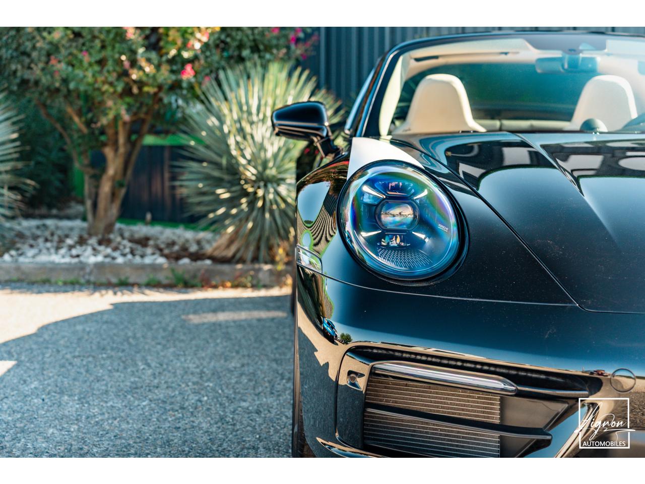 Photo PORSCHE 911 Targa 4S Limited Edition Heritage Design Edition N° 858/992 - à partir de 3000 euros