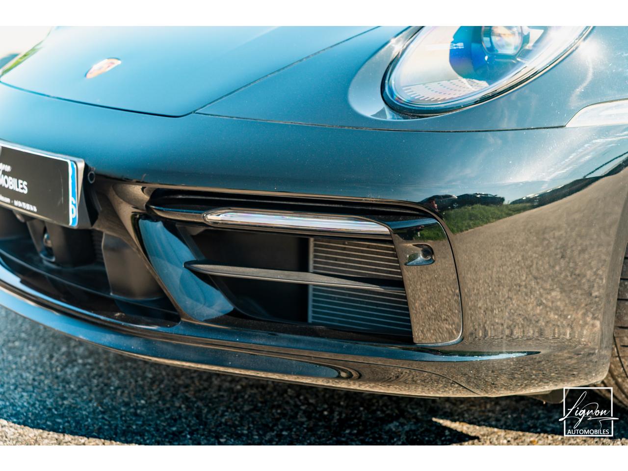 Photo PORSCHE 911 Targa 4S Limited Edition Heritage Design Edition N° 858/992 - à partir de 3000 euros